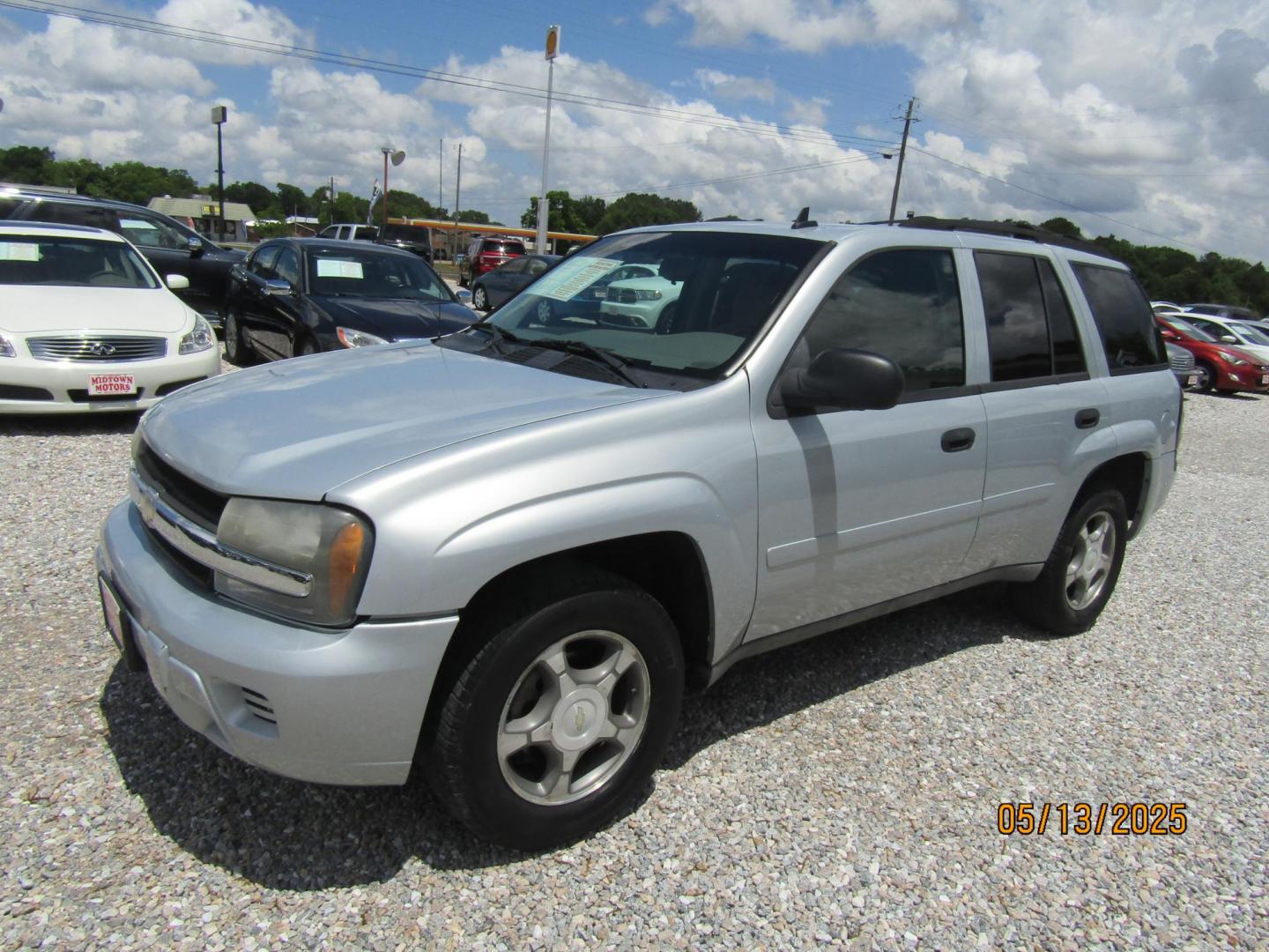 2007 Silver Chevrolet TrailBlazer LS1 2WD (1GNDS13S872) with an 4.2L L6 DOHC 24V engine, Automatic transmission, located at 15016 S Hwy 231, Midland City, AL, 36350, (334) 983-3001, 31.306210, -85.495277 - Photo#2
