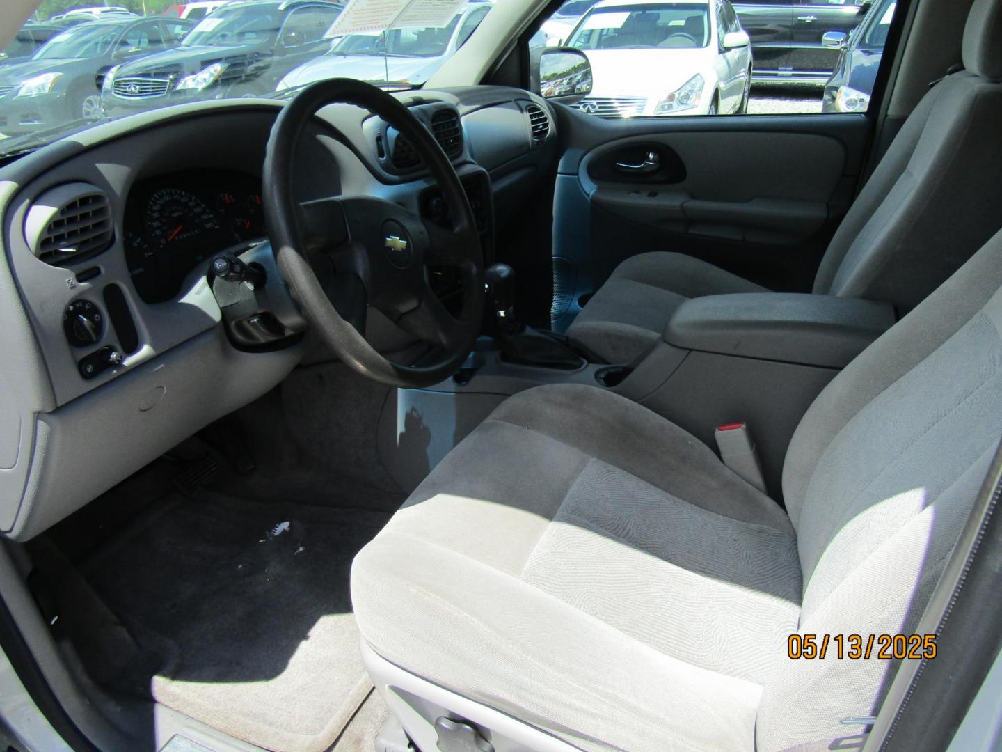 2007 Silver Chevrolet TrailBlazer LS1 2WD (1GNDS13S872) with an 4.2L L6 DOHC 24V engine, Automatic transmission, located at 15016 S Hwy 231, Midland City, AL, 36350, (334) 983-3001, 31.306210, -85.495277 - Photo#3