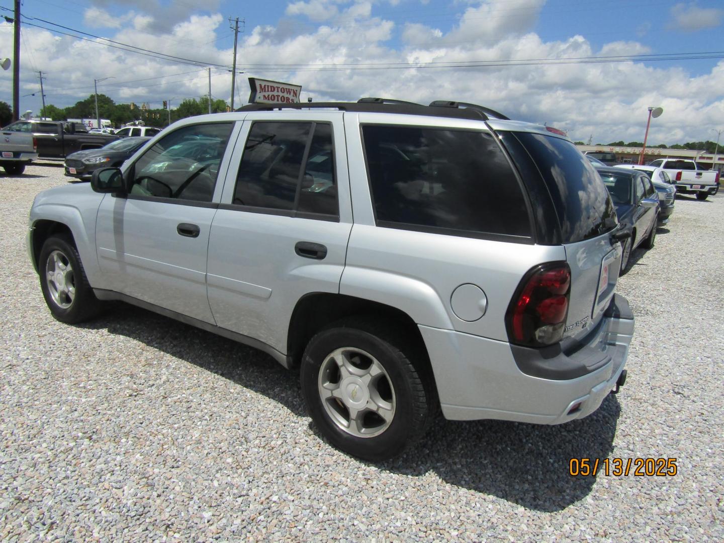 2007 Silver Chevrolet TrailBlazer LS1 2WD (1GNDS13S872) with an 4.2L L6 DOHC 24V engine, Automatic transmission, located at 15016 S Hwy 231, Midland City, AL, 36350, (334) 983-3001, 31.306210, -85.495277 - Photo#5