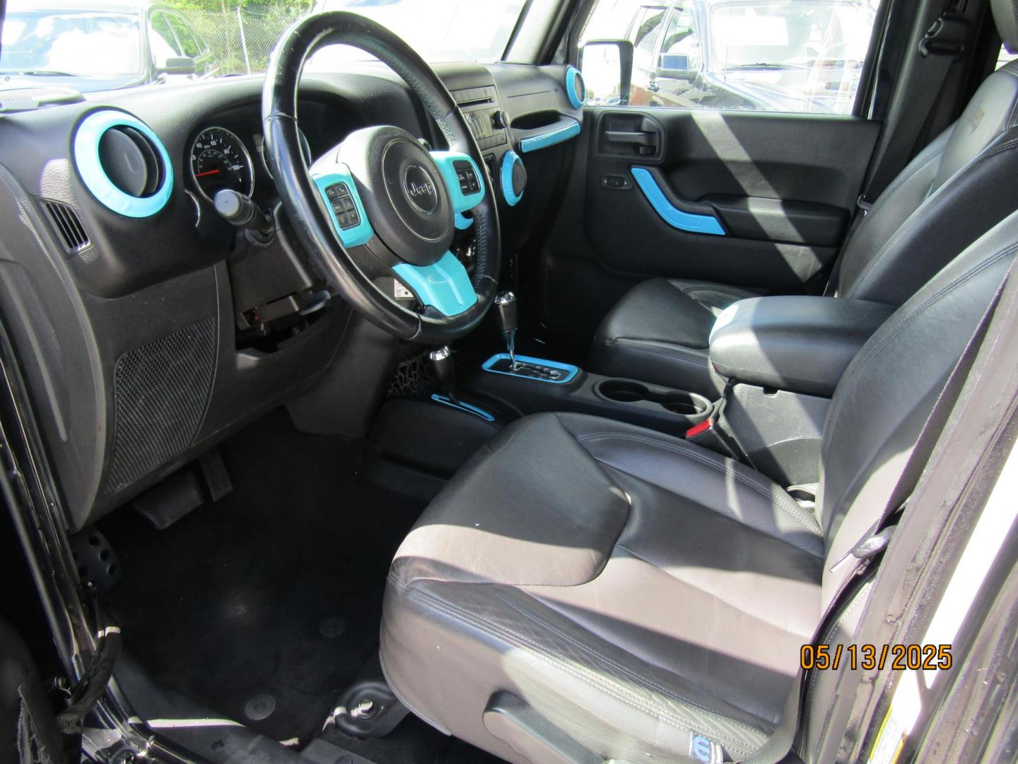 2016 Black Jeep Wrangler Unlimited Sport 4WD (1C4BJWDG5GL) with an 3.6L V6 DOHC 24V FFV engine, Automatic transmission, located at 15016 S Hwy 231, Midland City, AL, 36350, (334) 983-3001, 31.306210, -85.495277 - Photo#3
