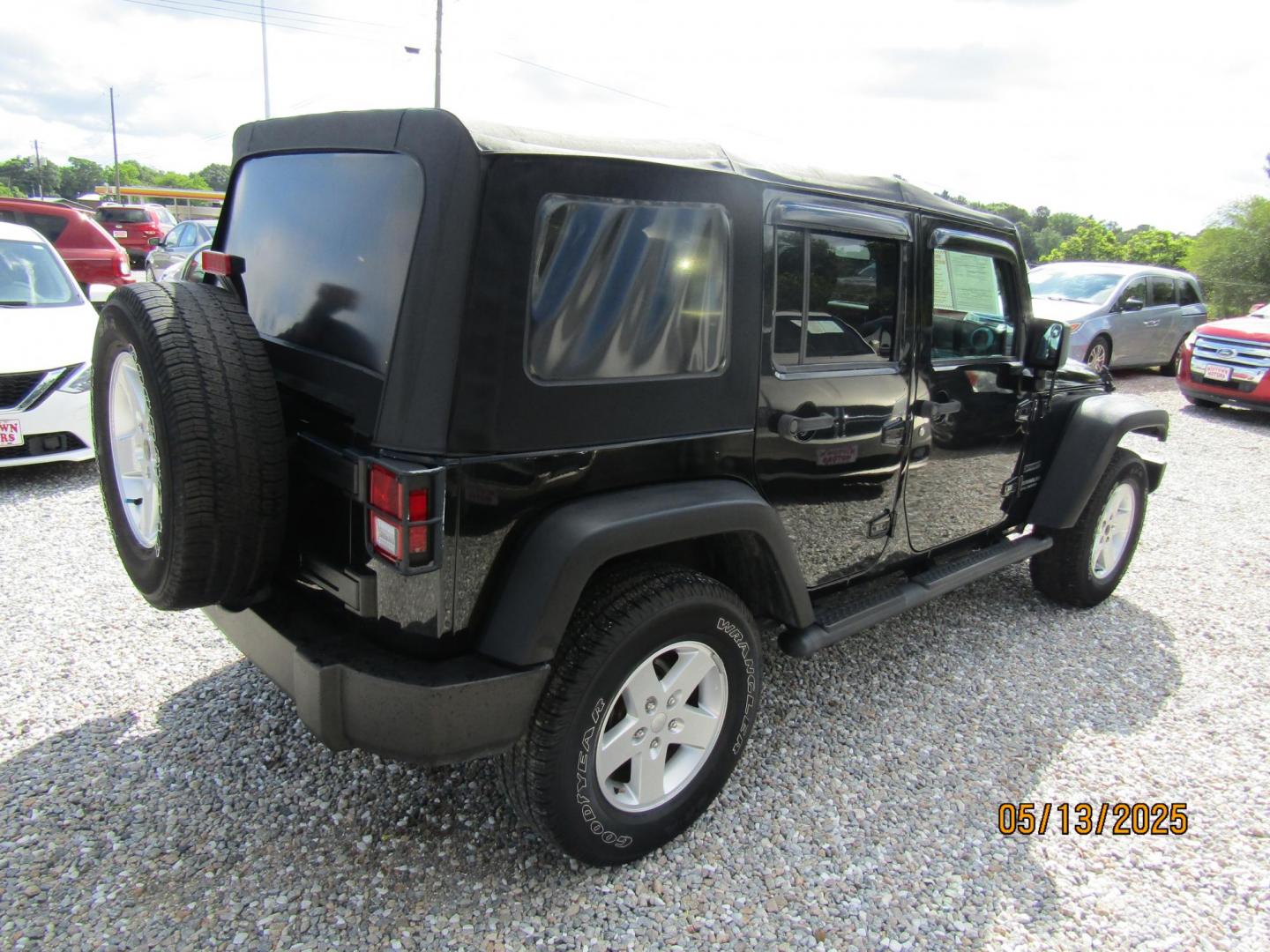 2016 Black Jeep Wrangler Unlimited Sport 4WD (1C4BJWDG5GL) with an 3.6L V6 DOHC 24V FFV engine, Automatic transmission, located at 15016 S Hwy 231, Midland City, AL, 36350, (334) 983-3001, 31.306210, -85.495277 - Photo#7