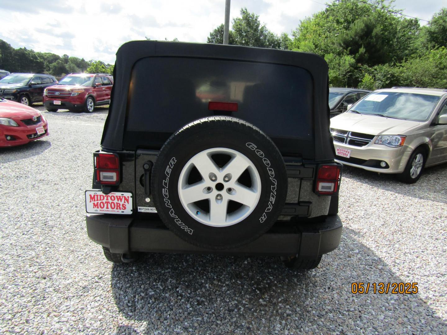 2016 Black Jeep Wrangler Unlimited Sport 4WD (1C4BJWDG5GL) with an 3.6L V6 DOHC 24V FFV engine, Automatic transmission, located at 15016 S Hwy 231, Midland City, AL, 36350, (334) 983-3001, 31.306210, -85.495277 - Photo#6