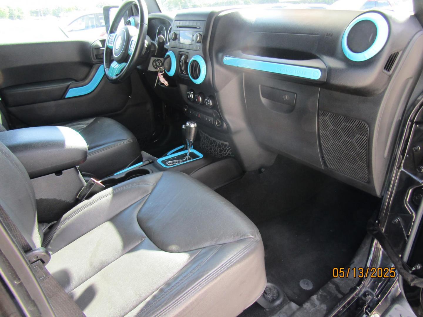 2016 Black Jeep Wrangler Unlimited Sport 4WD (1C4BJWDG5GL) with an 3.6L V6 DOHC 24V FFV engine, Automatic transmission, located at 15016 S Hwy 231, Midland City, AL, 36350, (334) 983-3001, 31.306210, -85.495277 - Photo#9