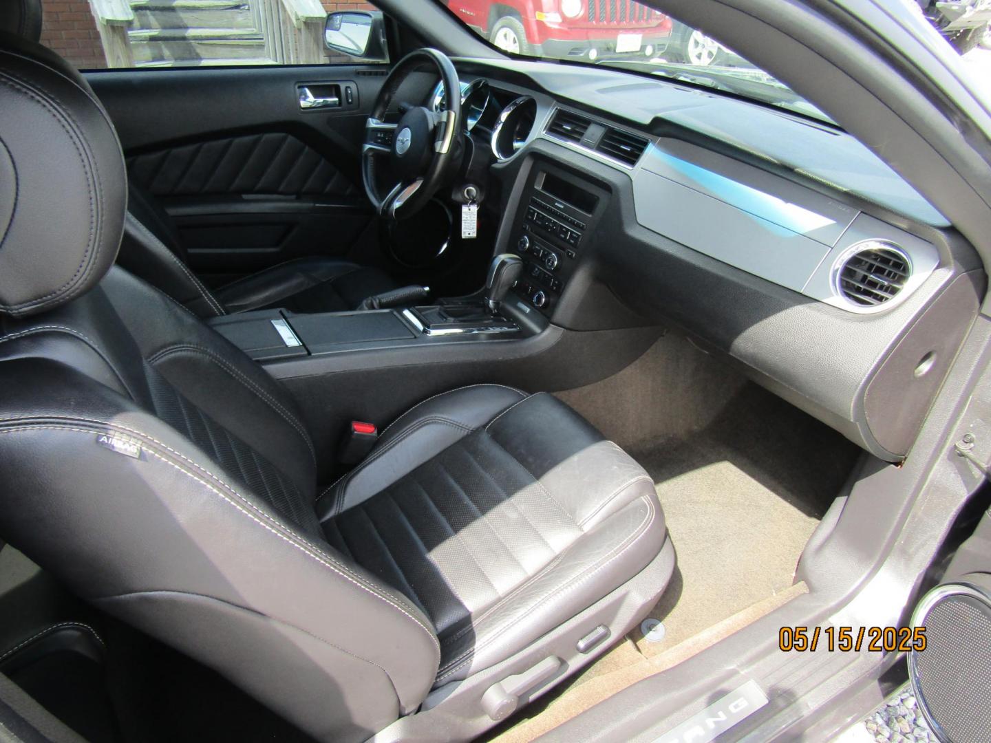 2013 Gray Ford Mustang V6 Coupe (1ZVBP8AM0D5) with an 3.7L V6 DOHC 24V engine, Automatic transmission, located at 15016 S Hwy 231, Midland City, AL, 36350, (334) 983-3001, 31.306210, -85.495277 - Photo#7