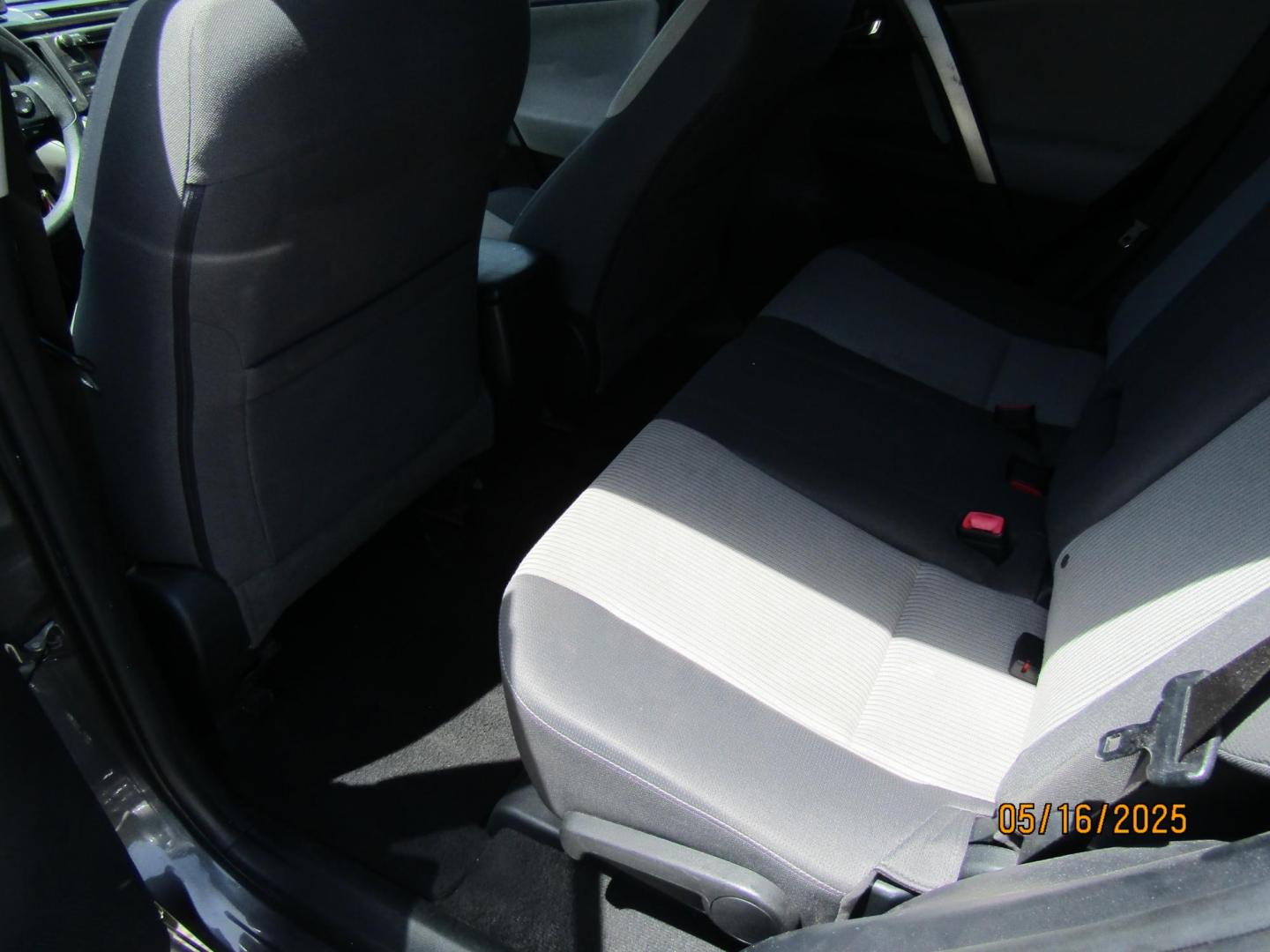 2014 Gray Toyota RAV4 XLE FWD (JTMWFREV7EJ) with an 2.5L L4 DOHC 16V engine, Automatic transmission, located at 15016 S Hwy 231, Midland City, AL, 36350, (334) 983-3001, 31.306210, -85.495277 - Photo#4