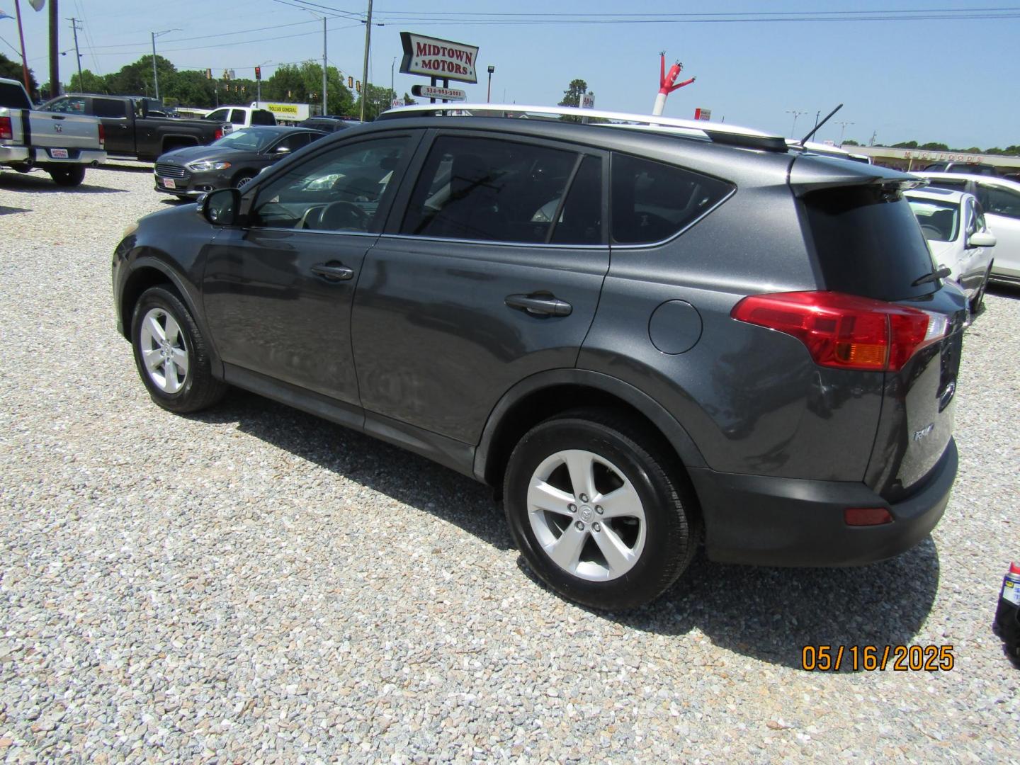 2014 Gray Toyota RAV4 XLE FWD (JTMWFREV7EJ) with an 2.5L L4 DOHC 16V engine, Automatic transmission, located at 15016 S Hwy 231, Midland City, AL, 36350, (334) 983-3001, 31.306210, -85.495277 - Photo#5