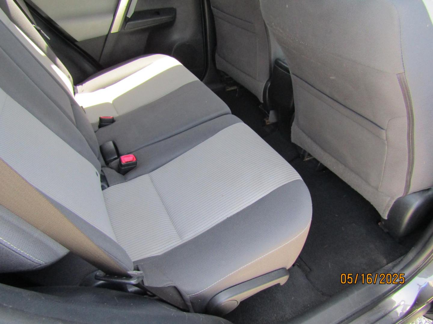 2014 Gray Toyota RAV4 XLE FWD (JTMWFREV7EJ) with an 2.5L L4 DOHC 16V engine, Automatic transmission, located at 15016 S Hwy 231, Midland City, AL, 36350, (334) 983-3001, 31.306210, -85.495277 - Photo#7