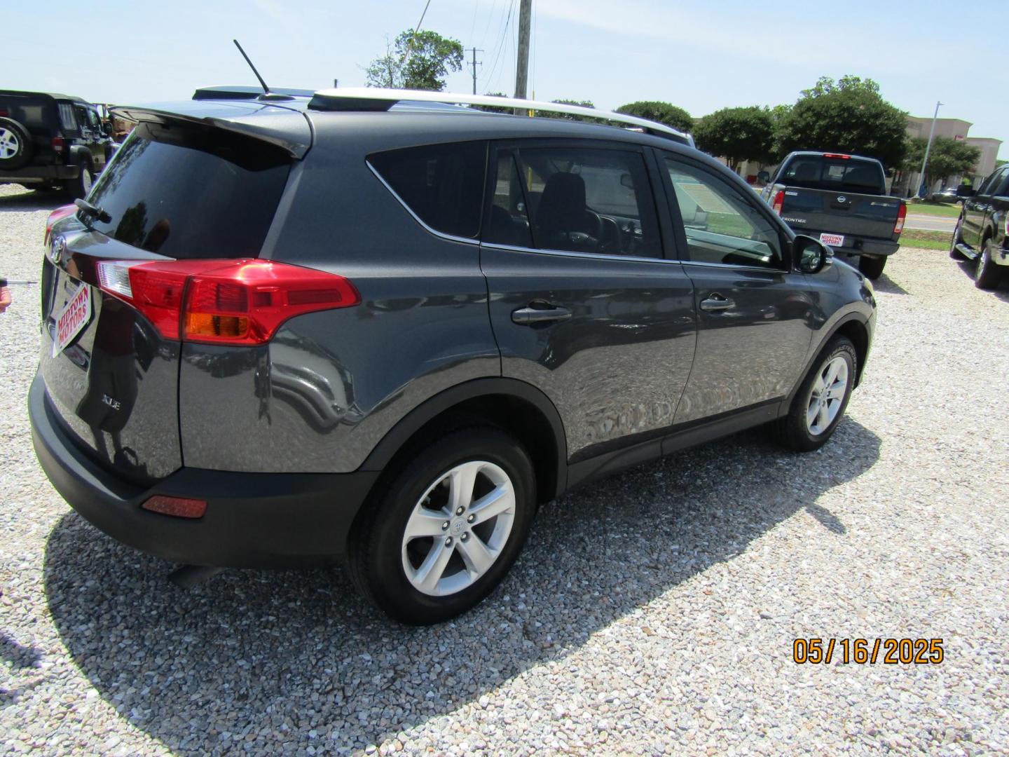 2014 Gray Toyota RAV4 XLE FWD (JTMWFREV7EJ) with an 2.5L L4 DOHC 16V engine, Automatic transmission, located at 15016 S Hwy 231, Midland City, AL, 36350, (334) 983-3001, 31.306210, -85.495277 - Photo#6
