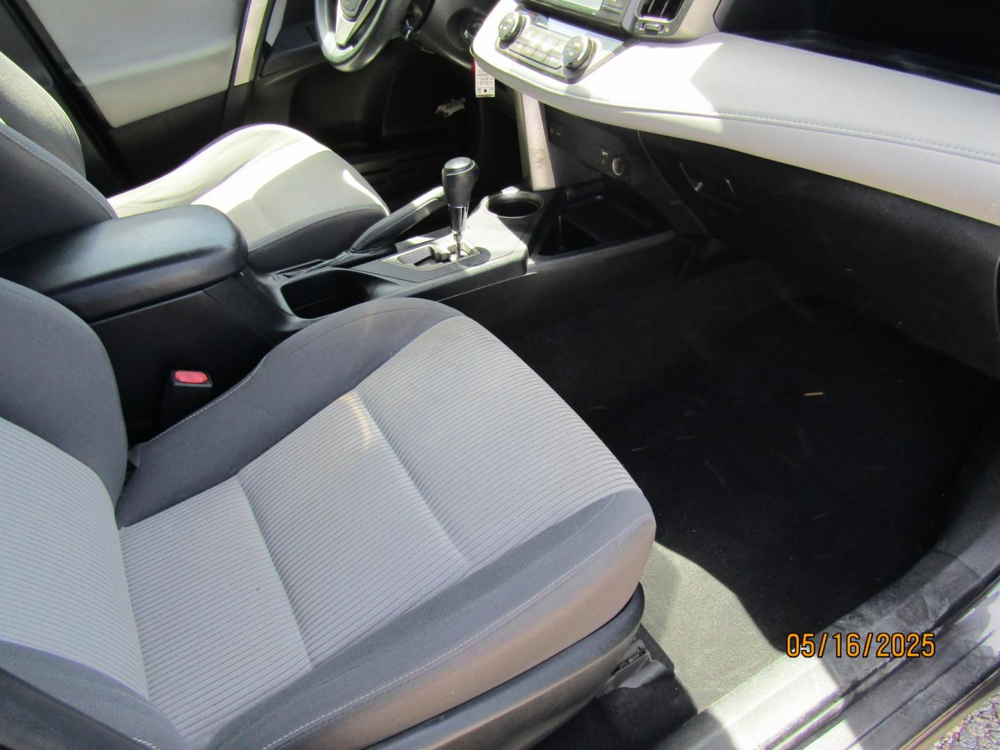 2014 Gray Toyota RAV4 XLE FWD (JTMWFREV7EJ) with an 2.5L L4 DOHC 16V engine, Automatic transmission, located at 15016 S Hwy 231, Midland City, AL, 36350, (334) 983-3001, 31.306210, -85.495277 - Photo#8