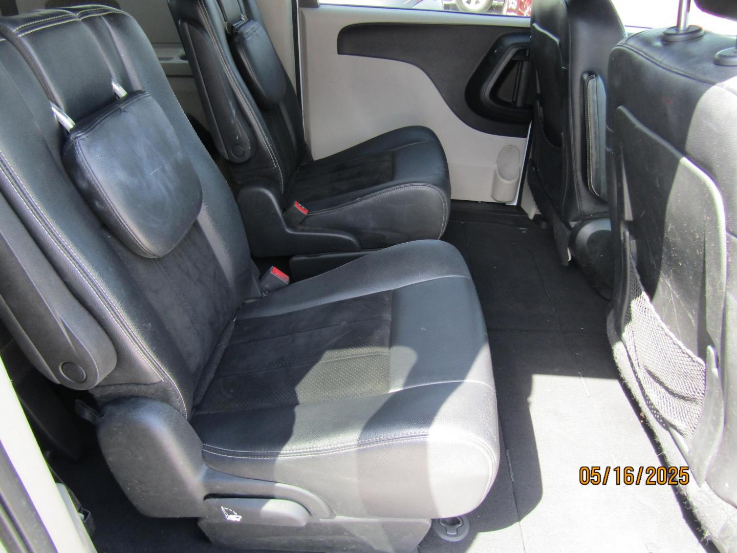 2018 WHITE Dodge Grand Caravan SXT (2C4RDGCGXJR) with an 3.6L V6 DOHC 24V engine, Automatic transmission, located at 15016 S Hwy 231, Midland City, AL, 36350, (334) 983-3001, 31.306210, -85.495277 - Photo#8