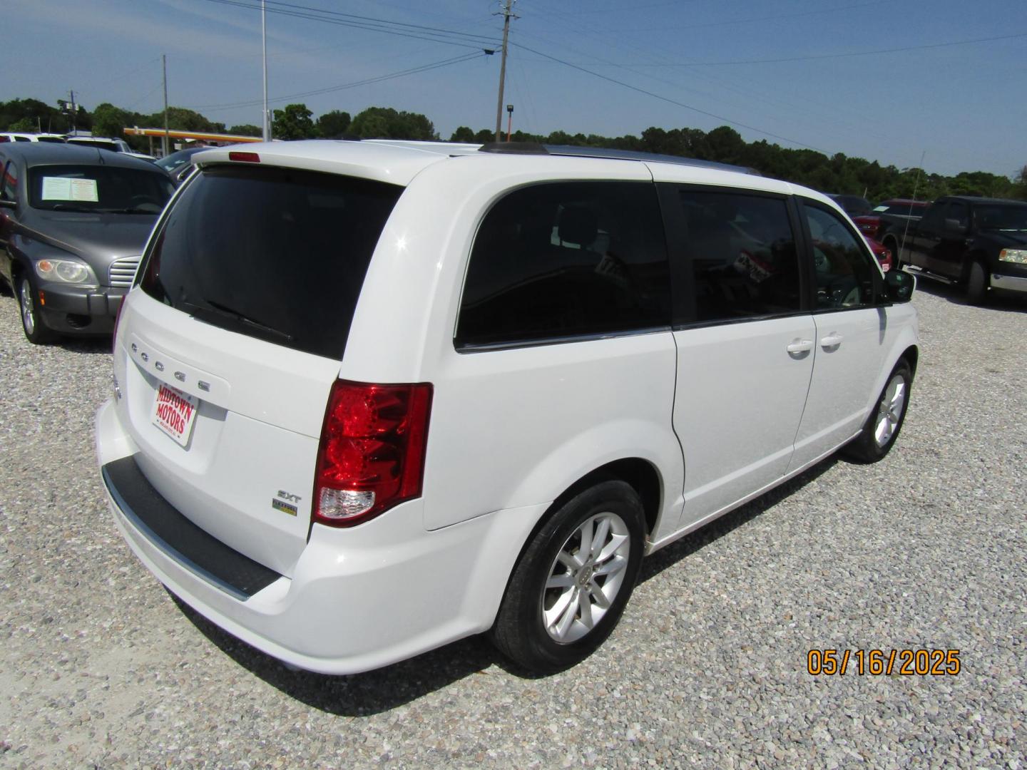 2018 WHITE Dodge Grand Caravan SXT (2C4RDGCGXJR) with an 3.6L V6 DOHC 24V engine, Automatic transmission, located at 15016 S Hwy 231, Midland City, AL, 36350, (334) 983-3001, 31.306210, -85.495277 - Photo#7