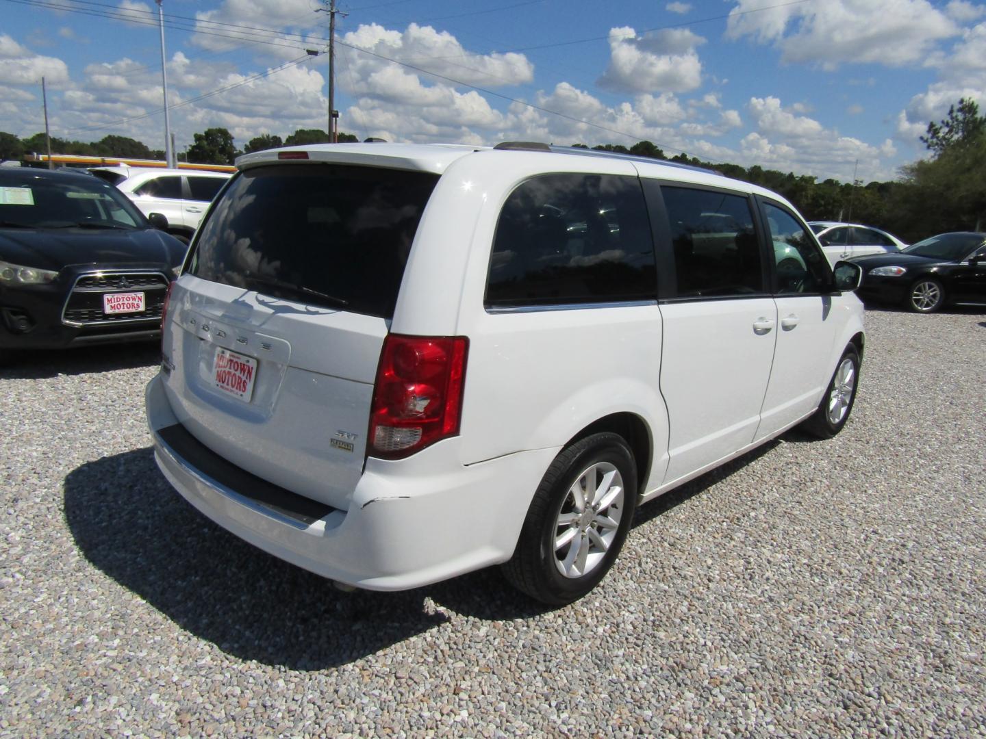 2018 WHITE Dodge Grand Caravan SXT (2C4RDGCGXJR) with an 3.6L V6 DOHC 24V engine, Automatic transmission, located at 15016 S Hwy 231, Midland City, AL, 36350, (334) 983-3001, 31.306210, -85.495277- Photo#6