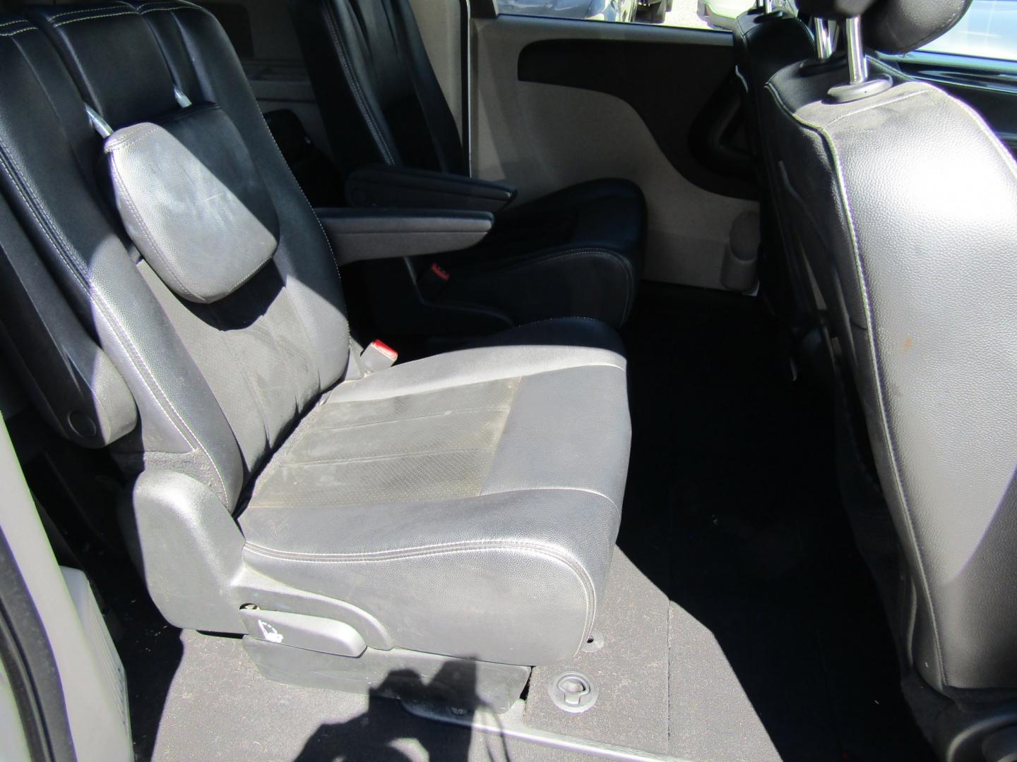 2018 WHITE Dodge Grand Caravan SXT (2C4RDGCGXJR) with an 3.6L V6 DOHC 24V engine, Automatic transmission, located at 15016 S Hwy 231, Midland City, AL, 36350, (334) 983-3001, 31.306210, -85.495277- Photo#7