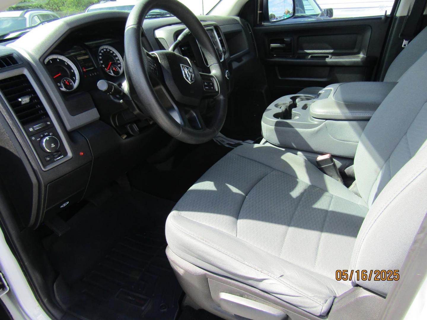 2014 WHITE RAM 1500 Tradesman Crew Cab SWB 4WD (1C6RR7KT7ES) with an 5.7L V8 OHV 16V engine, Automatic transmission, located at 15016 S Hwy 231, Midland City, AL, 36350, (334) 983-3001, 31.306210, -85.495277 - Photo#3