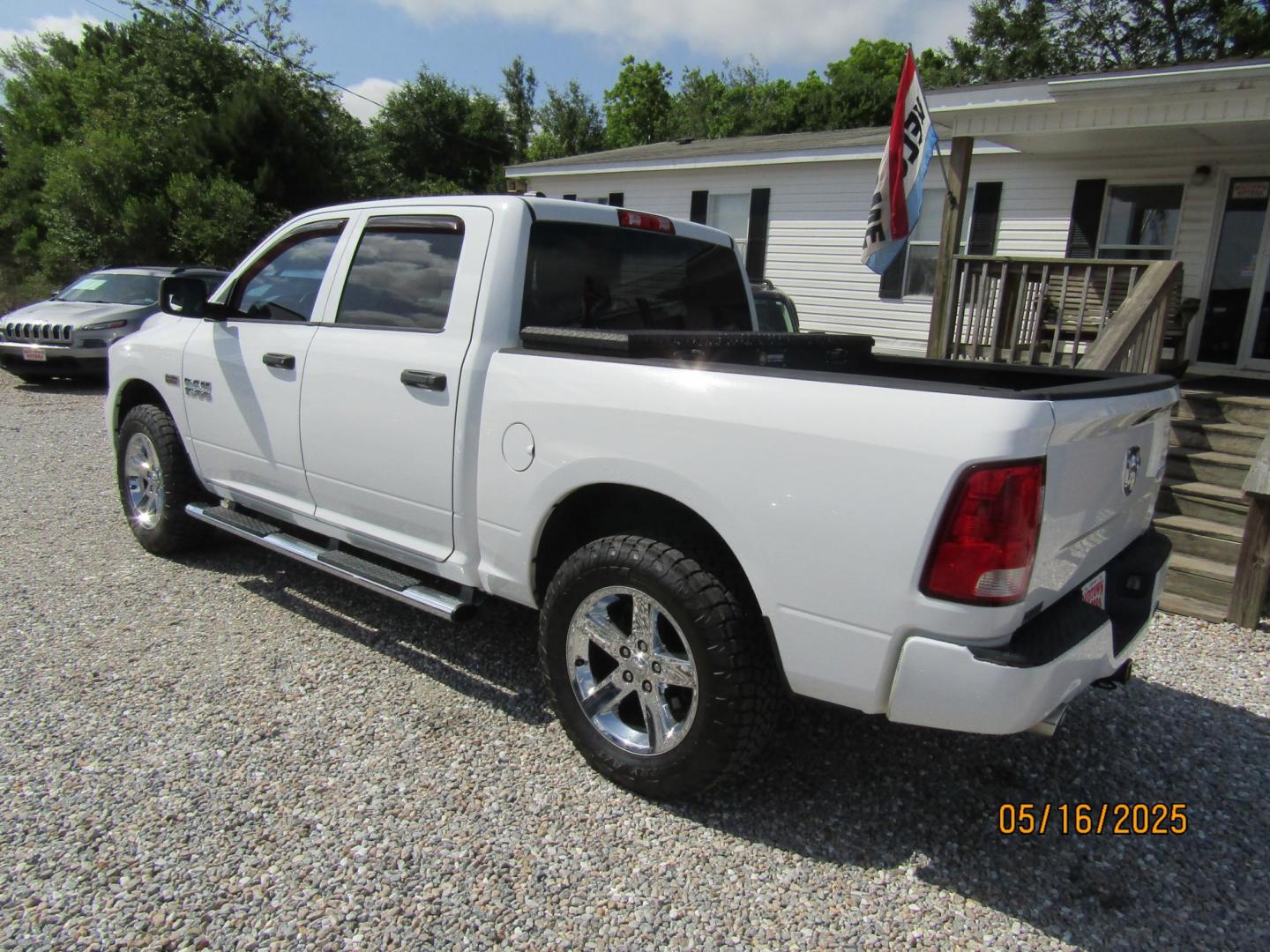2014 WHITE RAM 1500 Tradesman Crew Cab SWB 4WD (1C6RR7KT7ES) with an 5.7L V8 OHV 16V engine, Automatic transmission, located at 15016 S Hwy 231, Midland City, AL, 36350, (334) 983-3001, 31.306210, -85.495277 - Photo#5
