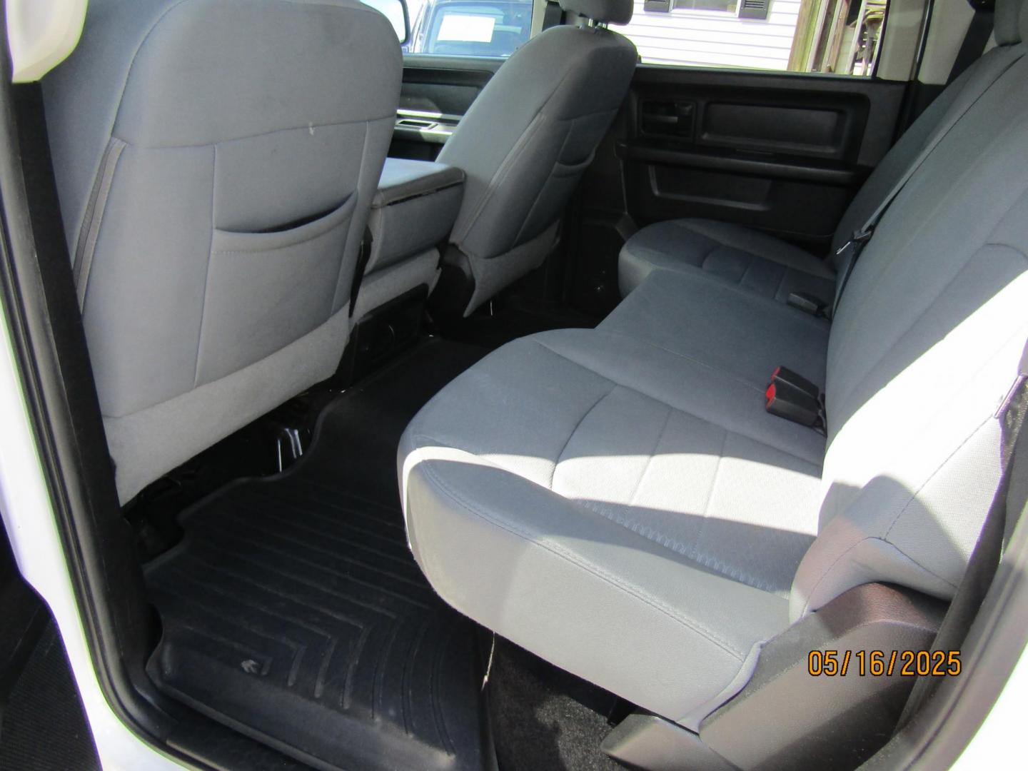 2014 WHITE RAM 1500 Tradesman Crew Cab SWB 4WD (1C6RR7KT7ES) with an 5.7L V8 OHV 16V engine, Automatic transmission, located at 15016 S Hwy 231, Midland City, AL, 36350, (334) 983-3001, 31.306210, -85.495277 - Photo#4