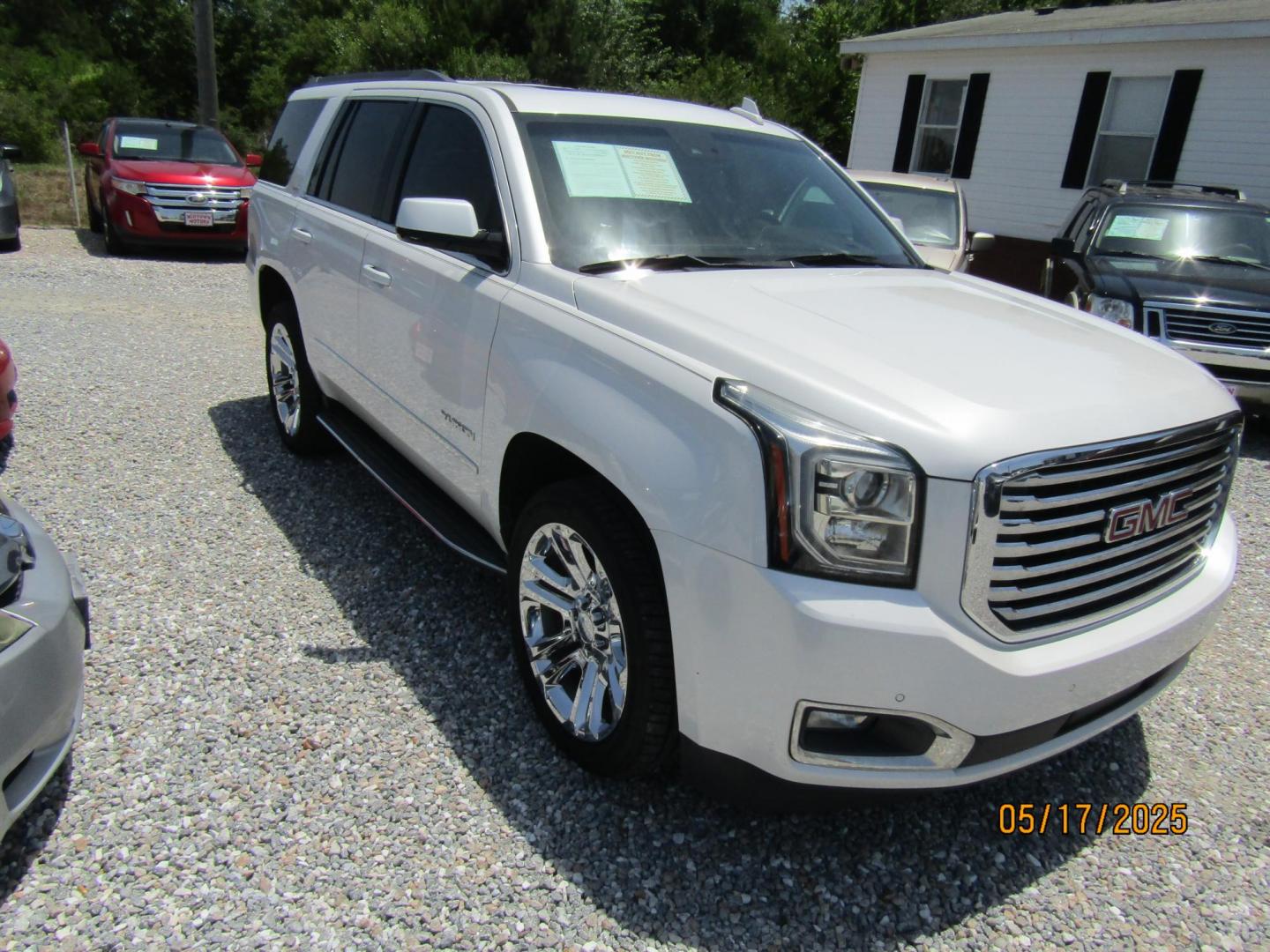 2017 WHITE GMC Yukon SLT 2WD (1GKS1BKC6HR) with an 5.3L V8 OHV 16V engine, Automatic transmission, located at 15016 S Hwy 231, Midland City, AL, 36350, (334) 983-3001, 31.306210, -85.495277 - Photo#0