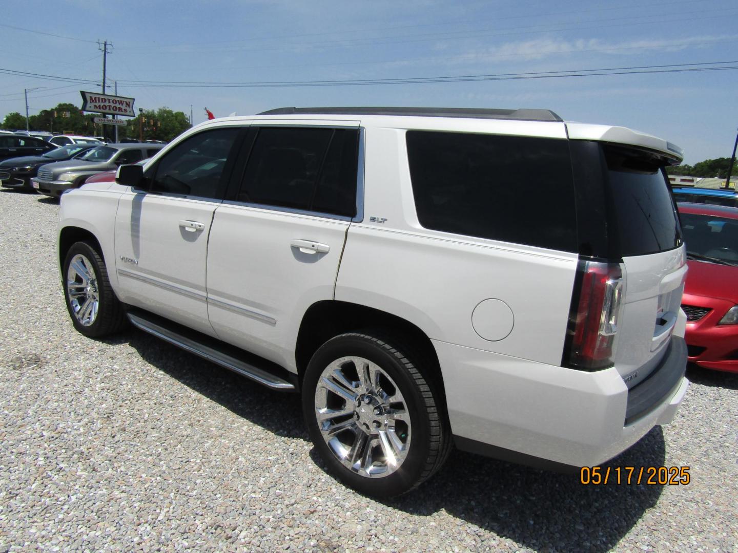 2017 WHITE GMC Yukon SLT 2WD (1GKS1BKC6HR) with an 5.3L V8 OHV 16V engine, Automatic transmission, located at 15016 S Hwy 231, Midland City, AL, 36350, (334) 983-3001, 31.306210, -85.495277 - Photo#7