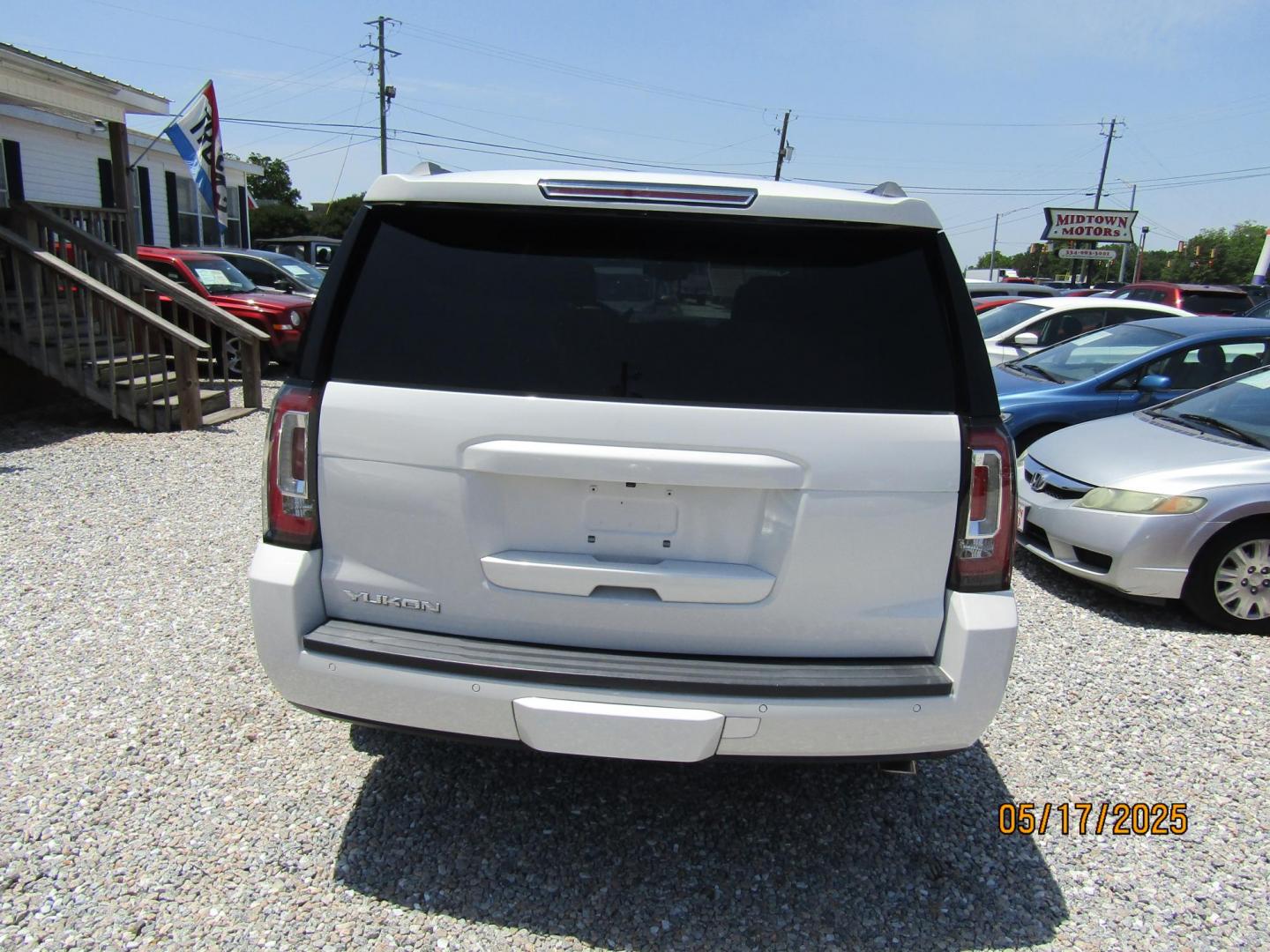 2017 WHITE GMC Yukon SLT 2WD (1GKS1BKC6HR) with an 5.3L V8 OHV 16V engine, Automatic transmission, located at 15016 S Hwy 231, Midland City, AL, 36350, (334) 983-3001, 31.306210, -85.495277 - Photo#6