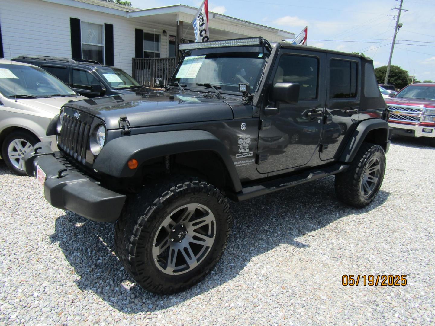 2017 Gray Jeep Wrangler Unlimited Sport 4WD (1C4BJWDG2HL) with an 3.6L V6 DOHC 24V FFV engine, Automatic transmission, located at 15016 S Hwy 231, Midland City, AL, 36350, (334) 983-3001, 31.306210, -85.495277 - Photo#2