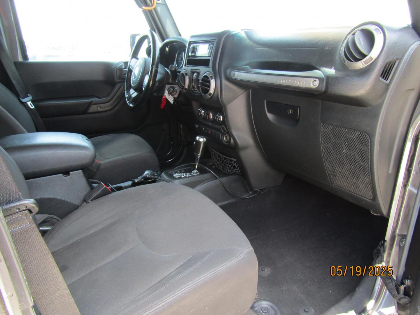 2017 Gray Jeep Wrangler Unlimited Sport 4WD (1C4BJWDG2HL) with an 3.6L V6 DOHC 24V FFV engine, Automatic transmission, located at 15016 S Hwy 231, Midland City, AL, 36350, (334) 983-3001, 31.306210, -85.495277 - Photo#9