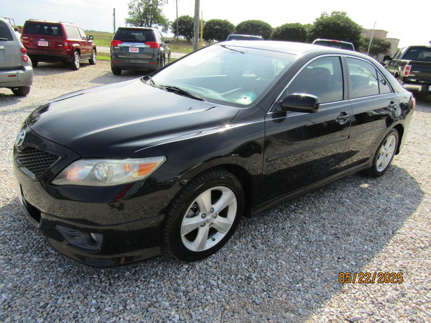 2011 Black Toyota Camry SE 6-Spd MT (4T1BF3EKXBU) with an 2.5L L4 DOHC 16V engine, Automatic transmission, located at 15016 S Hwy 231, Midland City, AL, 36350, (334) 983-3001, 31.306210, -85.495277 - Photo#2