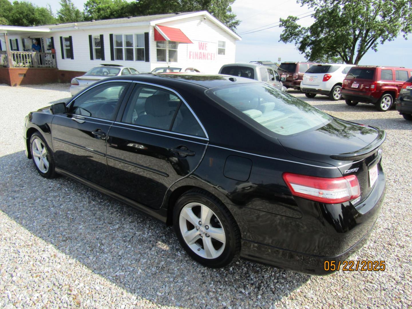 2011 Black Toyota Camry SE 6-Spd MT (4T1BF3EKXBU) with an 2.5L L4 DOHC 16V engine, Automatic transmission, located at 15016 S Hwy 231, Midland City, AL, 36350, (334) 983-3001, 31.306210, -85.495277 - Photo#5