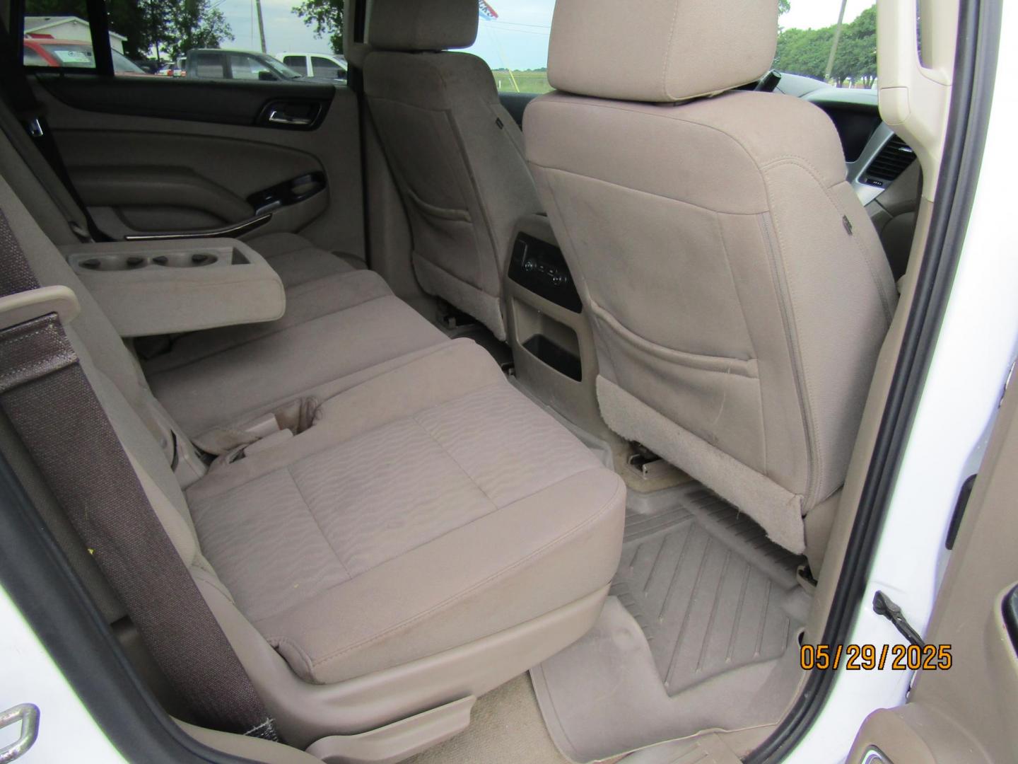 2017 WHITE GMC Yukon SLE 2WD (1GKS1AKCXHR) with an 5.3L V8 OHV 16V engine, Automatic transmission, located at 15016 S Hwy 231, Midland City, AL, 36350, (334) 983-3001, 31.306210, -85.495277 - Photo#8