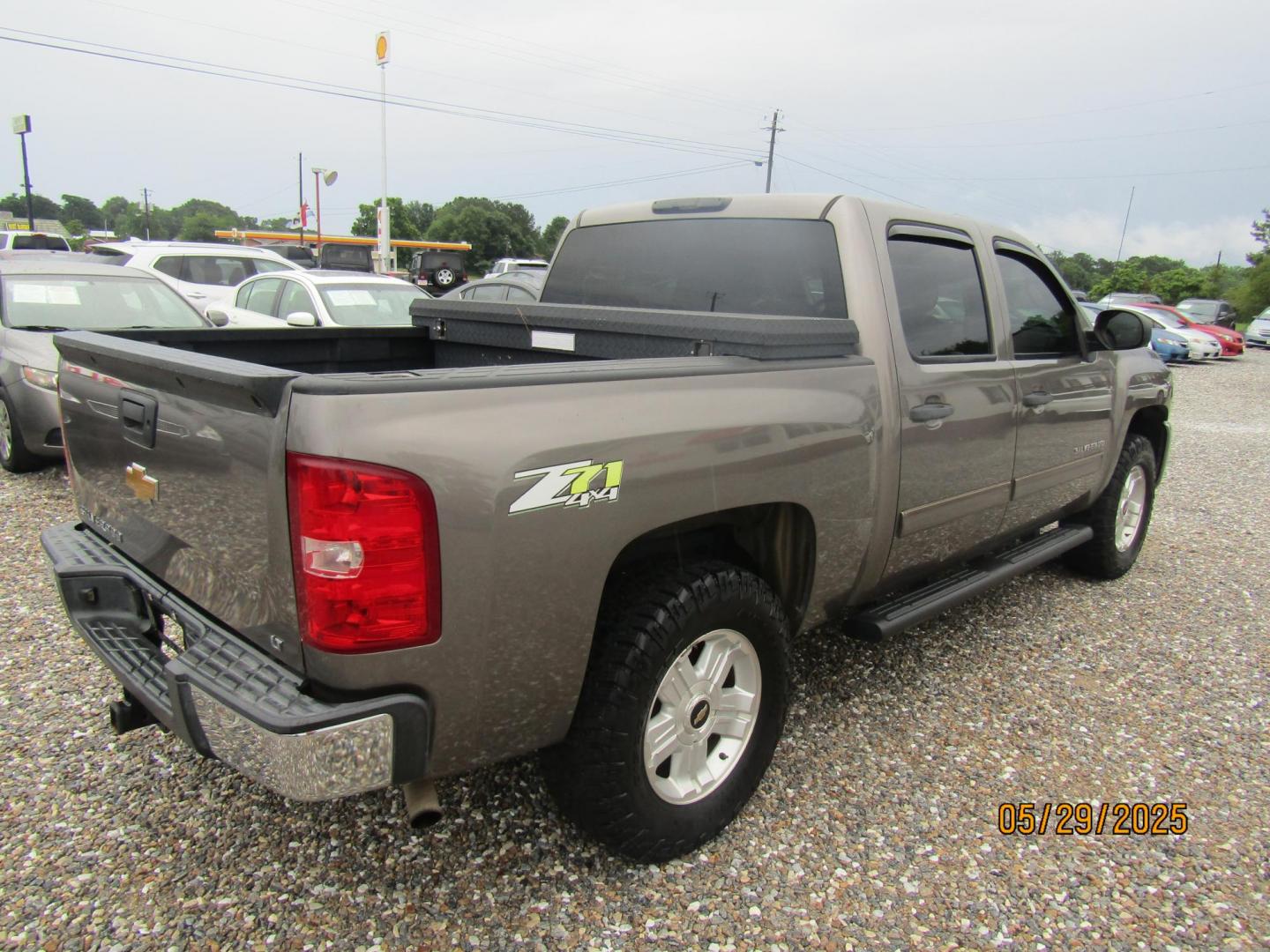 2012 Gray Chevrolet Silverado 1500 LT Crew Cab 4WD (3GCPKSE7XCG) with an 5.3L V8 OHV 16V FFV engine, Automatic transmission, located at 15016 S Hwy 231, Midland City, AL, 36350, (334) 983-3001, 31.306210, -85.495277 - Photo#7