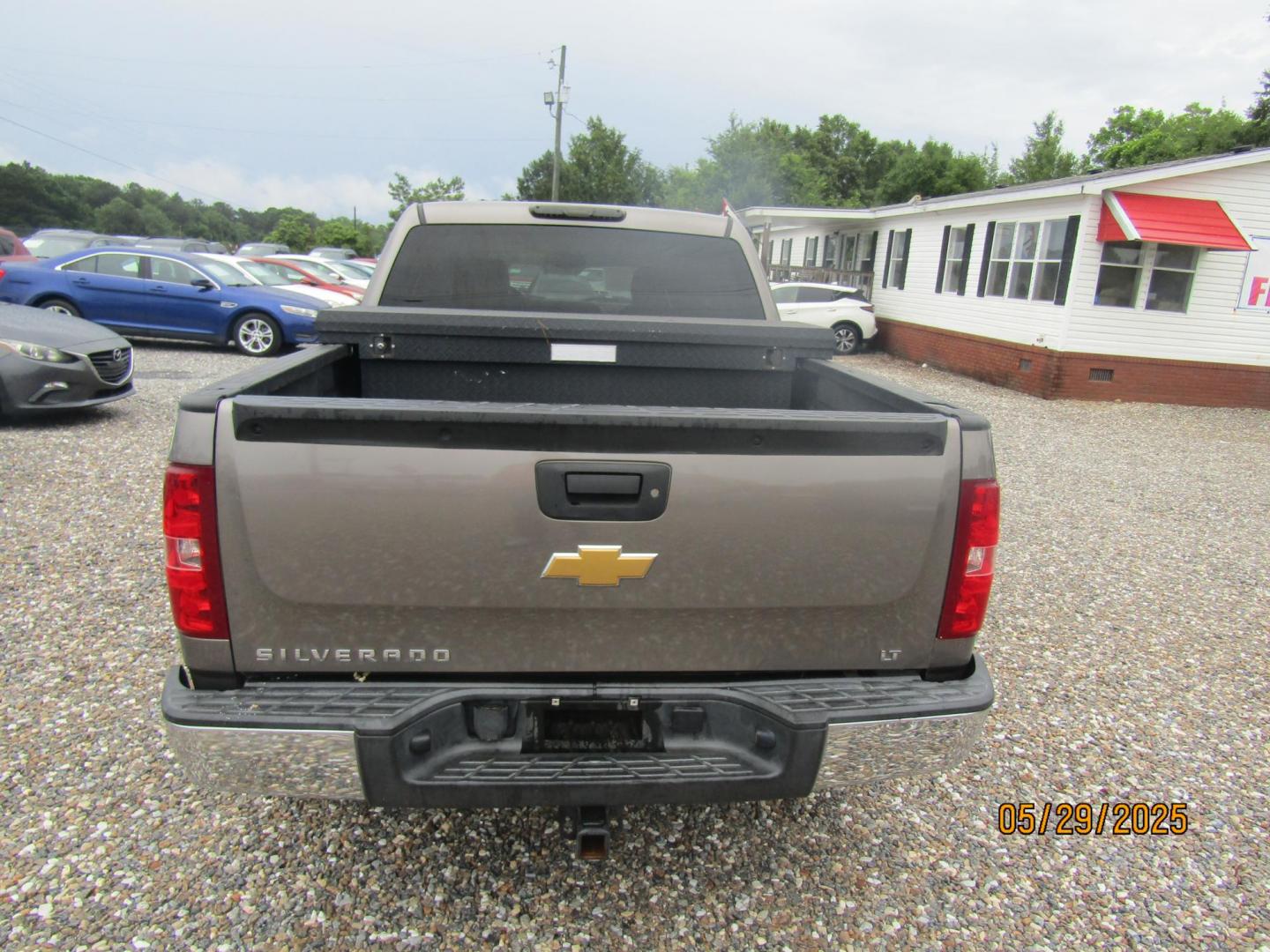 2012 Gray Chevrolet Silverado 1500 LT Crew Cab 4WD (3GCPKSE7XCG) with an 5.3L V8 OHV 16V FFV engine, Automatic transmission, located at 15016 S Hwy 231, Midland City, AL, 36350, (334) 983-3001, 31.306210, -85.495277 - Photo#6