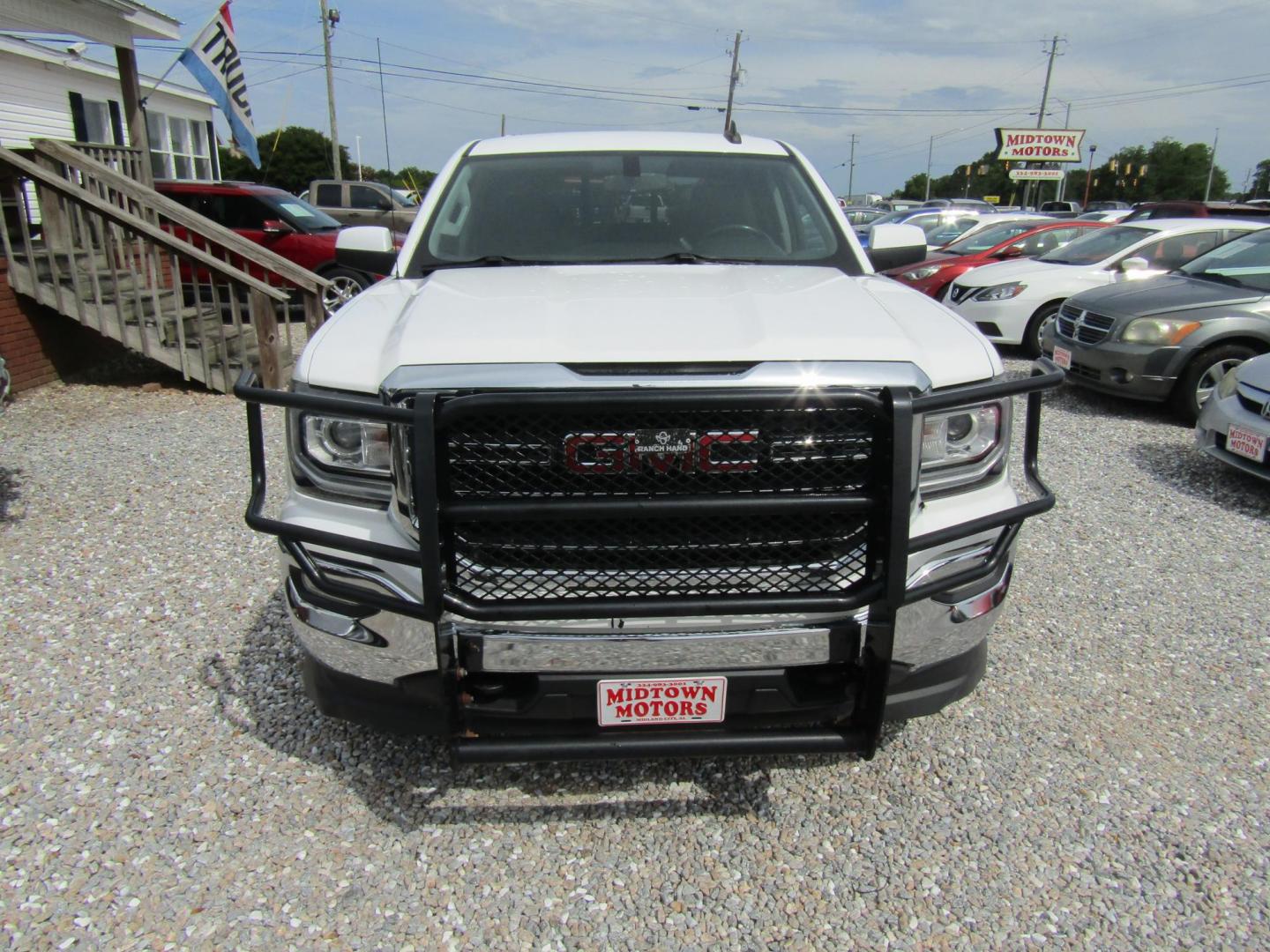 2018 WHITE GMC Sierra 1500 SLE Crew Cab Long Box 4WD (3GTU2MEC2JG) with an 5.3L V8 OHV 16V engine, Automatic transmission, located at 15016 S Hwy 231, Midland City, AL, 36350, (334) 983-3001, 31.306210, -85.495277 - Photo#1