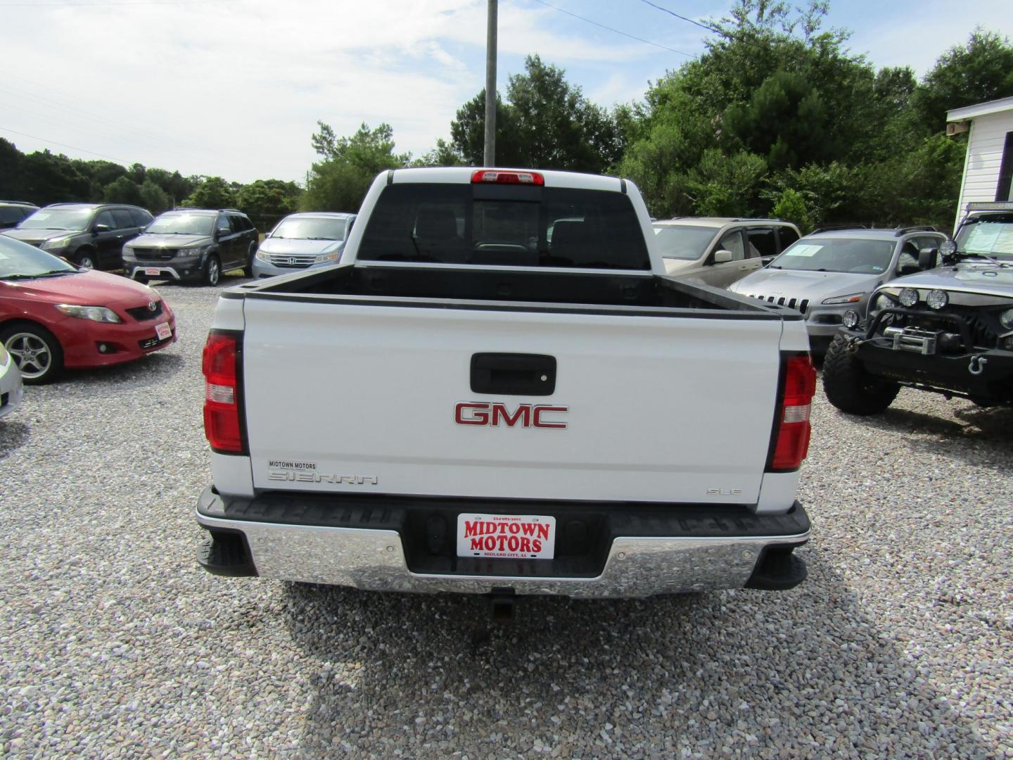 2018 WHITE GMC Sierra 1500 SLE Crew Cab Long Box 4WD (3GTU2MEC2JG) with an 5.3L V8 OHV 16V engine, Automatic transmission, located at 15016 S Hwy 231, Midland City, AL, 36350, (334) 983-3001, 31.306210, -85.495277 - Photo#6