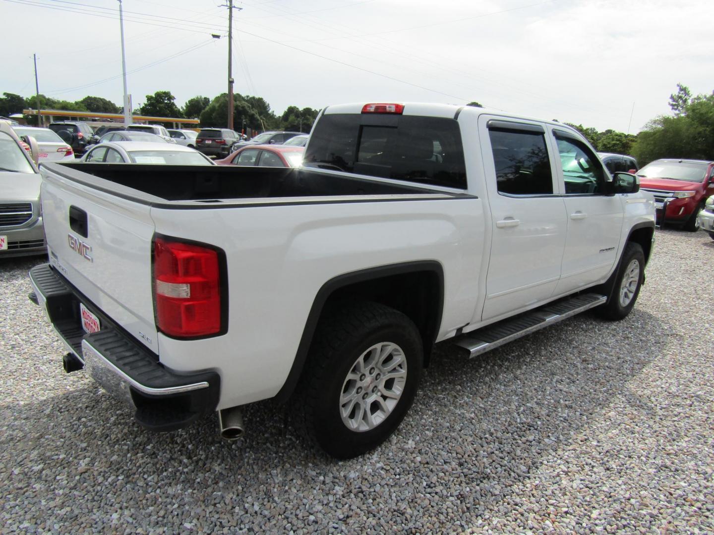 2018 WHITE GMC Sierra 1500 SLE Crew Cab Long Box 4WD (3GTU2MEC2JG) with an 5.3L V8 OHV 16V engine, Automatic transmission, located at 15016 S Hwy 231, Midland City, AL, 36350, (334) 983-3001, 31.306210, -85.495277 - Photo#7