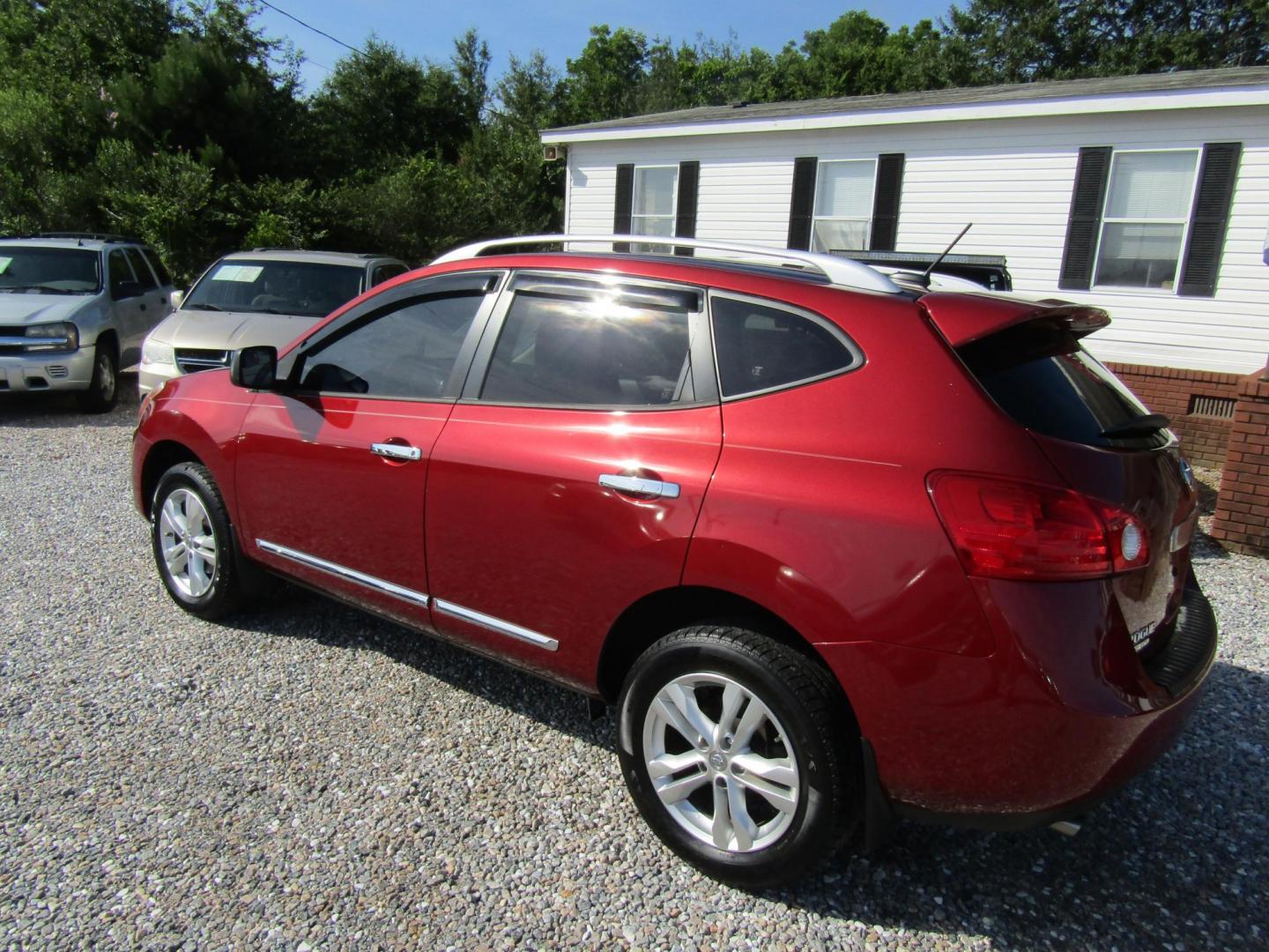 2015 Red Nissan Rogue Select S 2WD (JN8AS5MT0FW) with an 2.5L L4 DOHC 16V engine, Automatic transmission, located at 15016 S Hwy 231, Midland City, AL, 36350, (334) 983-3001, 31.306210, -85.495277 - Photo#4