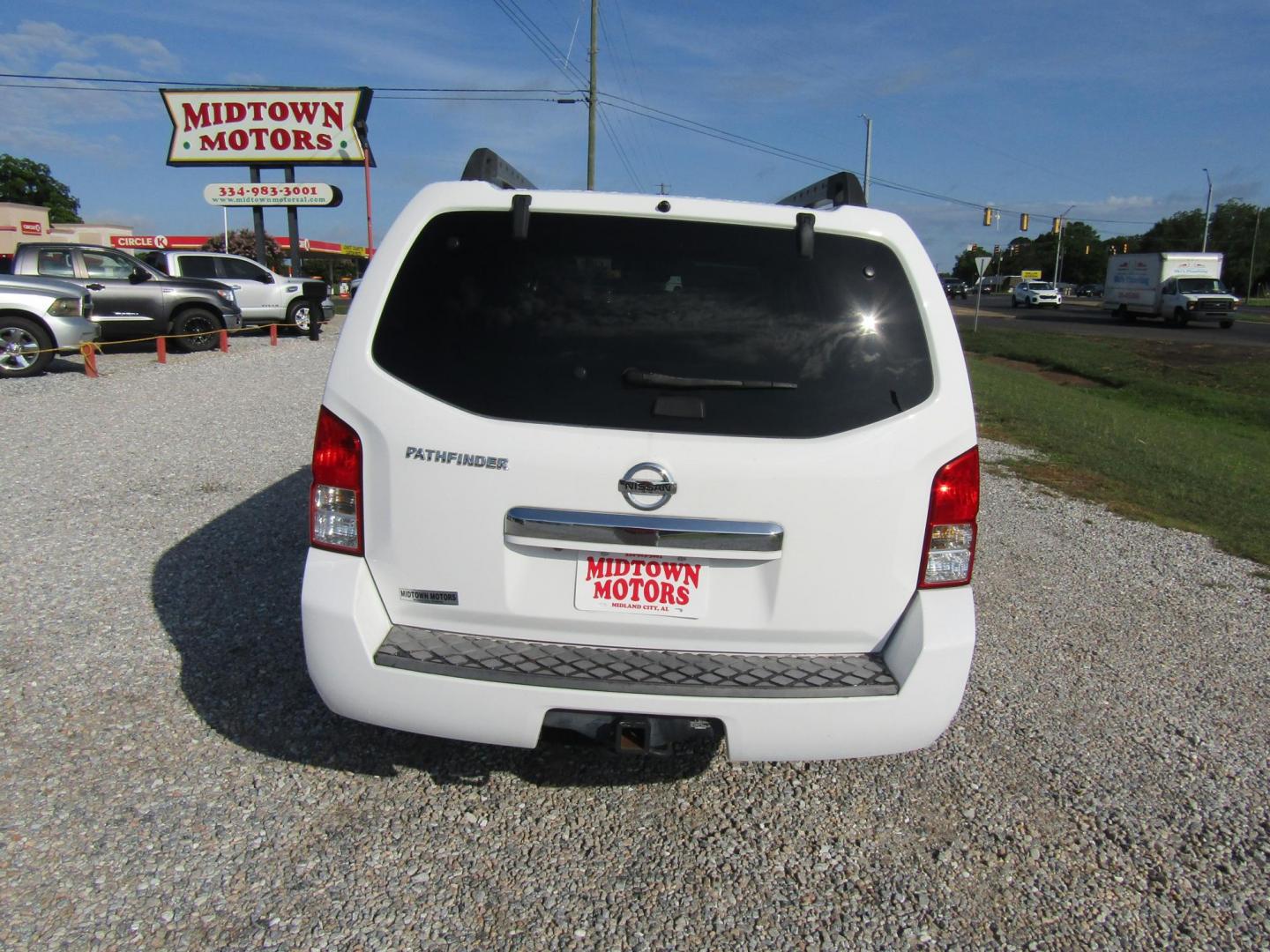 2011 WHITE Nissan Pathfinder LE 2WD (5N1AR1NN7BC) with an 4.0L V6 DOHC 24V engine, Automatic transmission, located at 15016 S Hwy 231, Midland City, AL, 36350, (334) 983-3001, 31.306210, -85.495277 - Photo#6