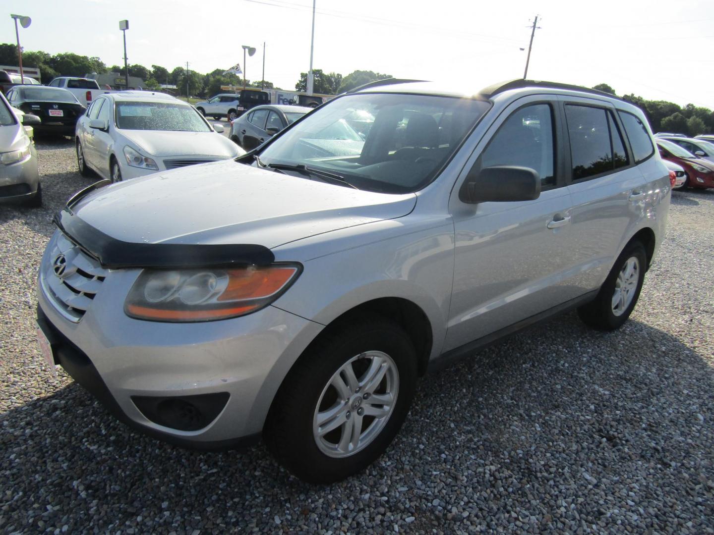 2010 Silver Hyundai Santa Fe GLS 2.4 FWD (5NMSG3AB5AH) with an 2.4L L4 DOHC 16V engine, Automatic transmission, located at 15016 S Hwy 231, Midland City, AL, 36350, (334) 983-3001, 31.306210, -85.495277 - Photo#2