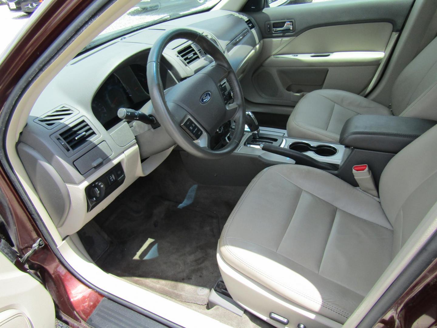 2012 Burgandy Ford Fusion SEL (3FAHP0JA1CR) with an 2.5L L4 DOHC 16V engine, Automatic transmission, located at 15016 S Hwy 231, Midland City, AL, 36350, (334) 983-3001, 31.306210, -85.495277 - Photo#3