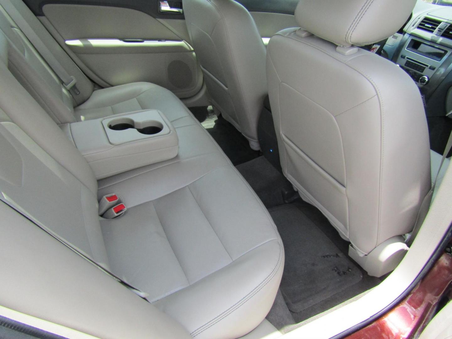 2012 Burgandy Ford Fusion SEL (3FAHP0JA1CR) with an 2.5L L4 DOHC 16V engine, Automatic transmission, located at 15016 S Hwy 231, Midland City, AL, 36350, (334) 983-3001, 31.306210, -85.495277 - Photo#8