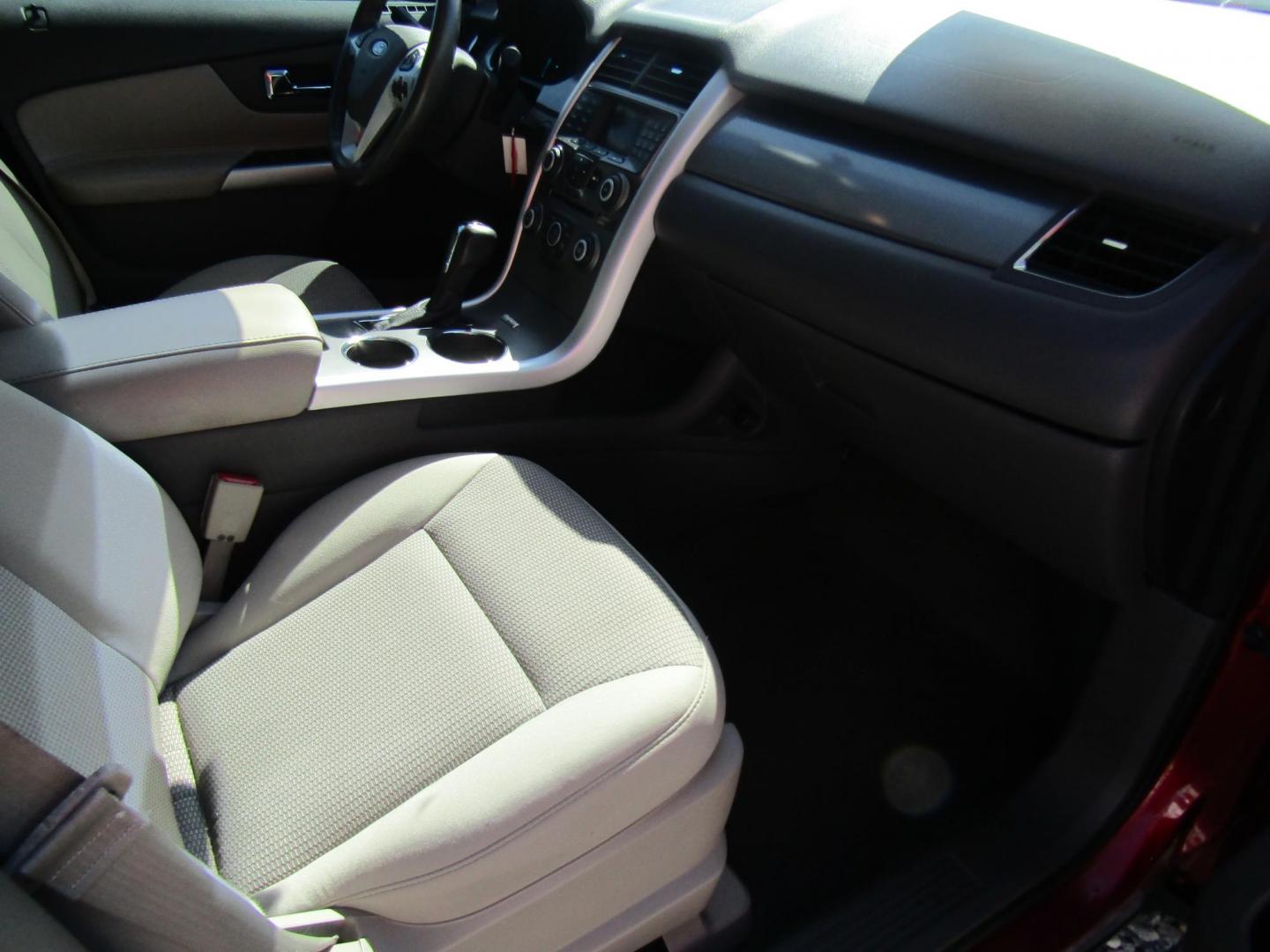 2013 Red Ford Edge SEL FWD (2FMDK3JC6DB) with an 3.5L V6 DOHC 24V engine, Automatic transmission, located at 15016 S Hwy 231, Midland City, AL, 36350, (334) 983-3001, 31.306210, -85.495277 - Photo#9