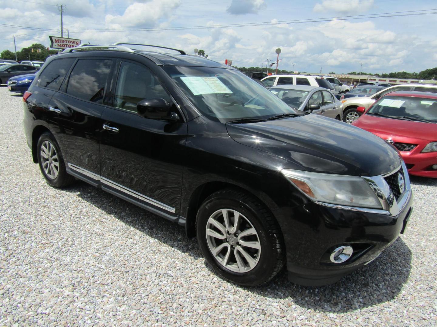 2016 Black Nissan Pathfinder S 2WD (5N1AR2MN5GC) with an 3.5L V6 DOHC 24V engine, Automatic transmission, located at 15016 S Hwy 231, Midland City, AL, 36350, (334) 983-3001, 31.306210, -85.495277 - Photo#0