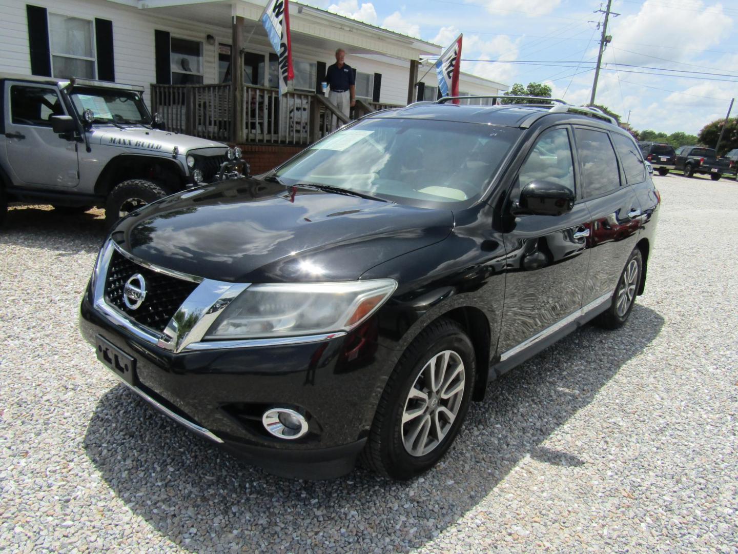 2016 Black Nissan Pathfinder S 2WD (5N1AR2MN5GC) with an 3.5L V6 DOHC 24V engine, Automatic transmission, located at 15016 S Hwy 231, Midland City, AL, 36350, (334) 983-3001, 31.306210, -85.495277 - Photo#2