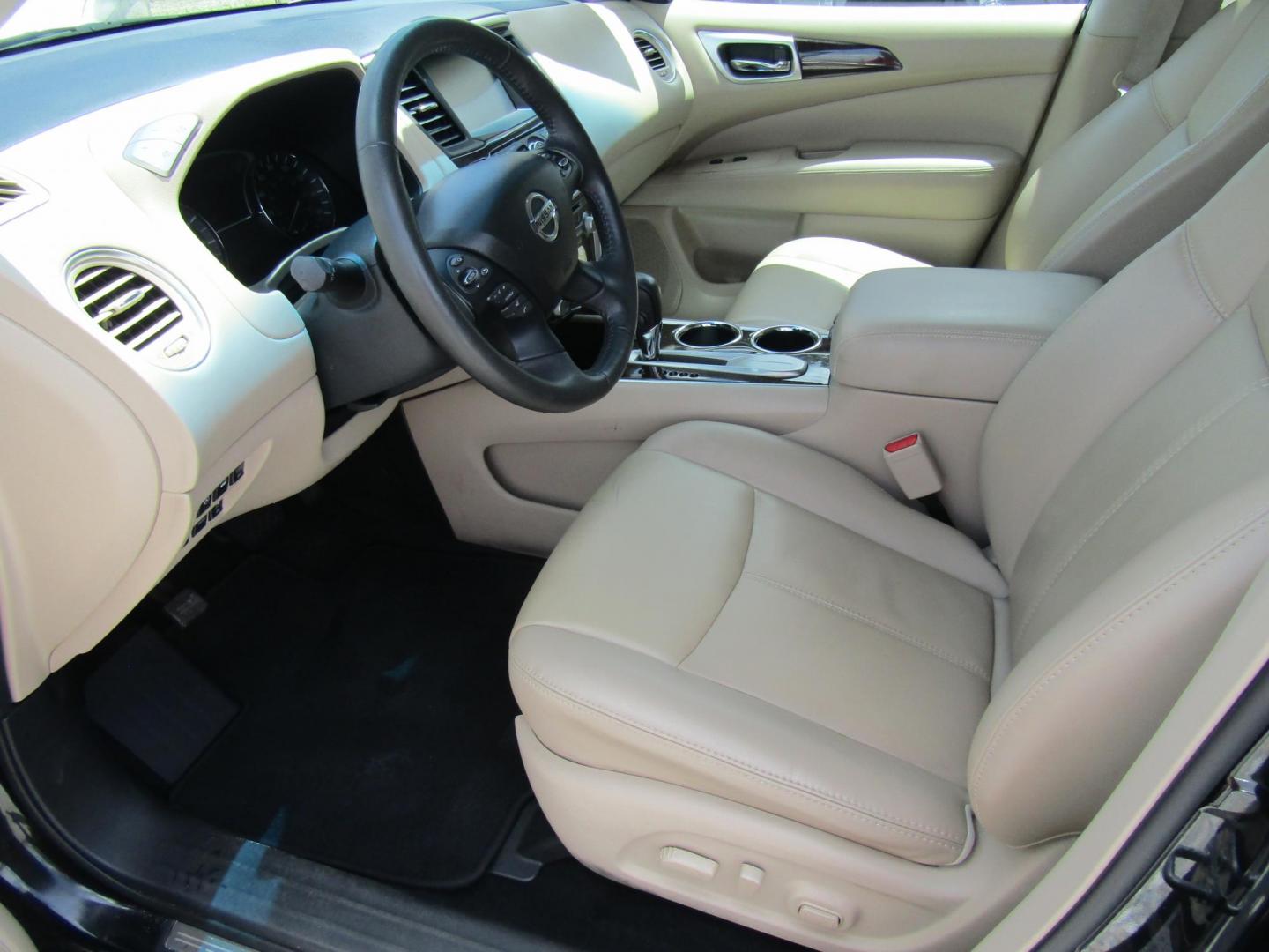 2016 Black Nissan Pathfinder S 2WD (5N1AR2MN5GC) with an 3.5L V6 DOHC 24V engine, Automatic transmission, located at 15016 S Hwy 231, Midland City, AL, 36350, (334) 983-3001, 31.306210, -85.495277 - Photo#3