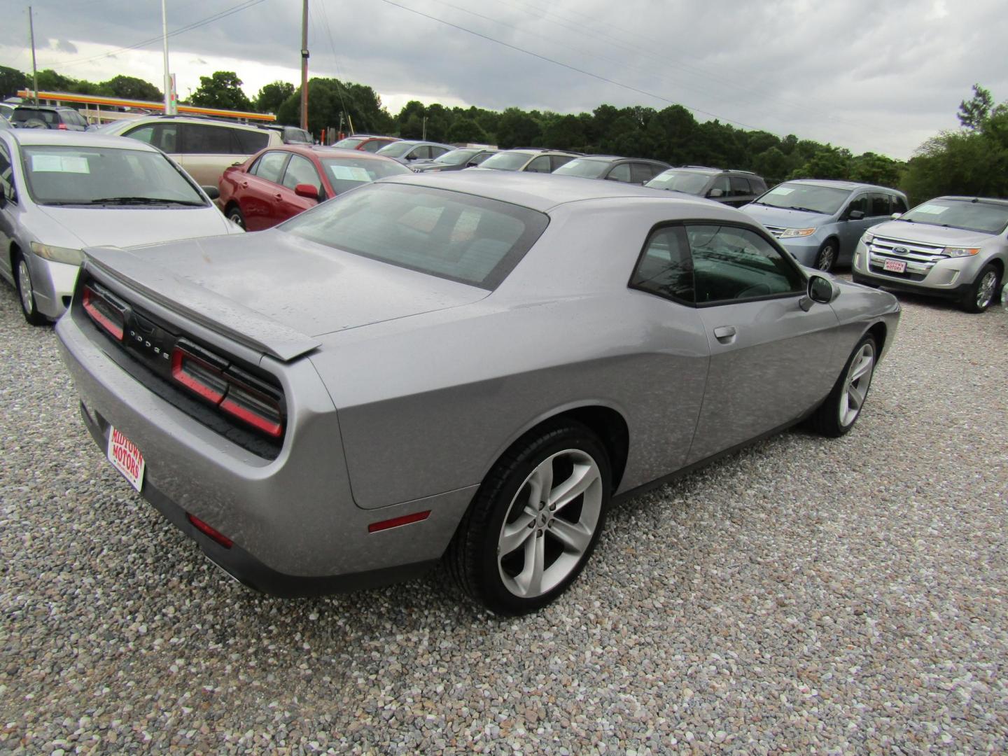 2017 Silver Dodge Challenger SXT (2C3CDZAG2HH) with an 3.6L V6 DOHC 24V engine, Automatic transmission, located at 15016 S Hwy 231, Midland City, AL, 36350, (334) 983-3001, 31.306210, -85.495277 - Photo#7