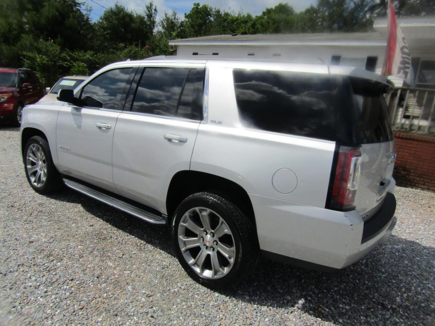 2018 Silver GMC Yukon SLE 2WD (1GKS1AKCXJR) with an 5.3L V8 OHV 16V engine, Automatic transmission, located at 15016 S Hwy 231, Midland City, AL, 36350, (334) 983-3001, 31.306210, -85.495277 - Photo#5
