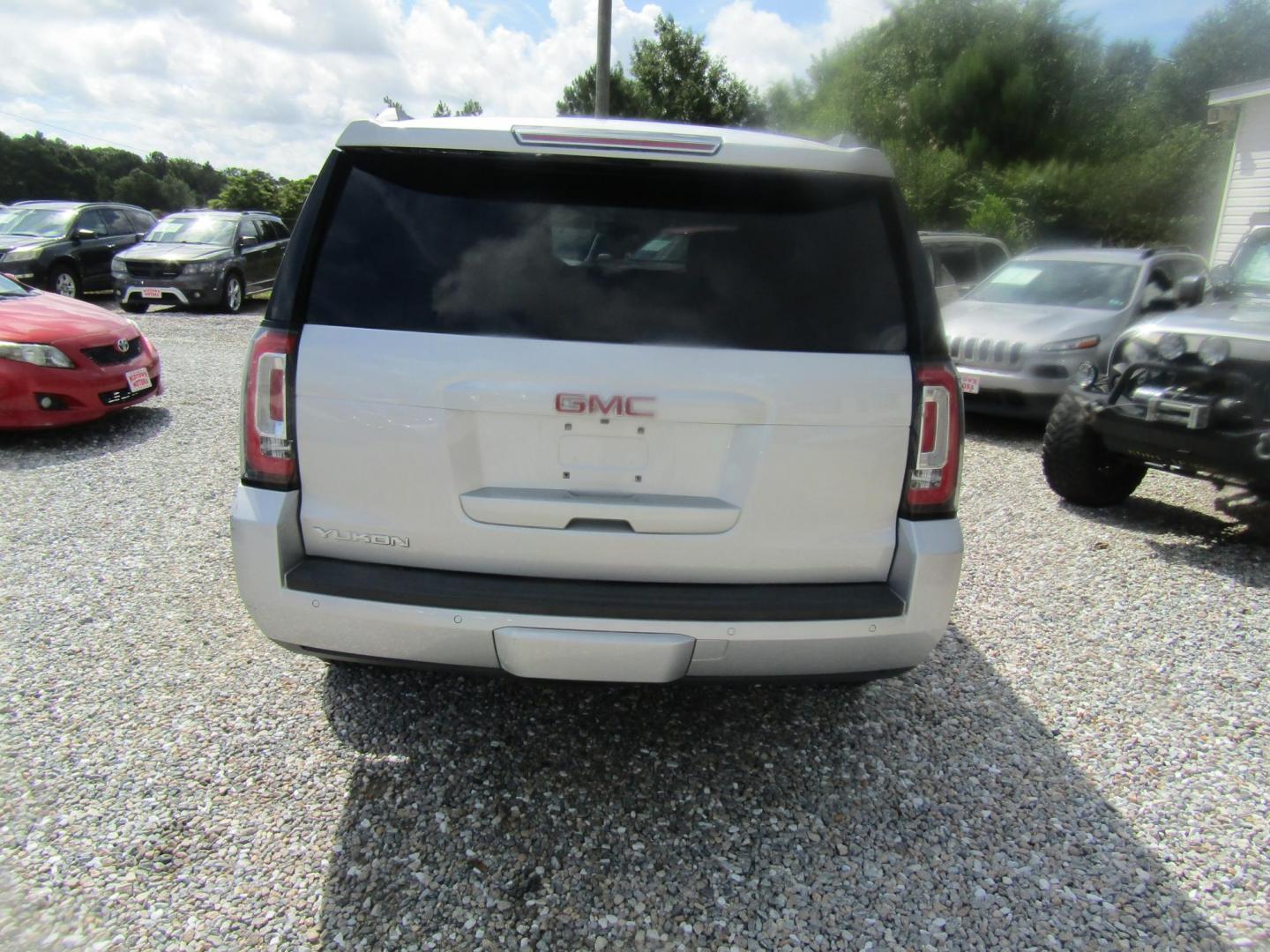 2018 Silver GMC Yukon SLE 2WD (1GKS1AKCXJR) with an 5.3L V8 OHV 16V engine, Automatic transmission, located at 15016 S Hwy 231, Midland City, AL, 36350, (334) 983-3001, 31.306210, -85.495277 - Photo#6