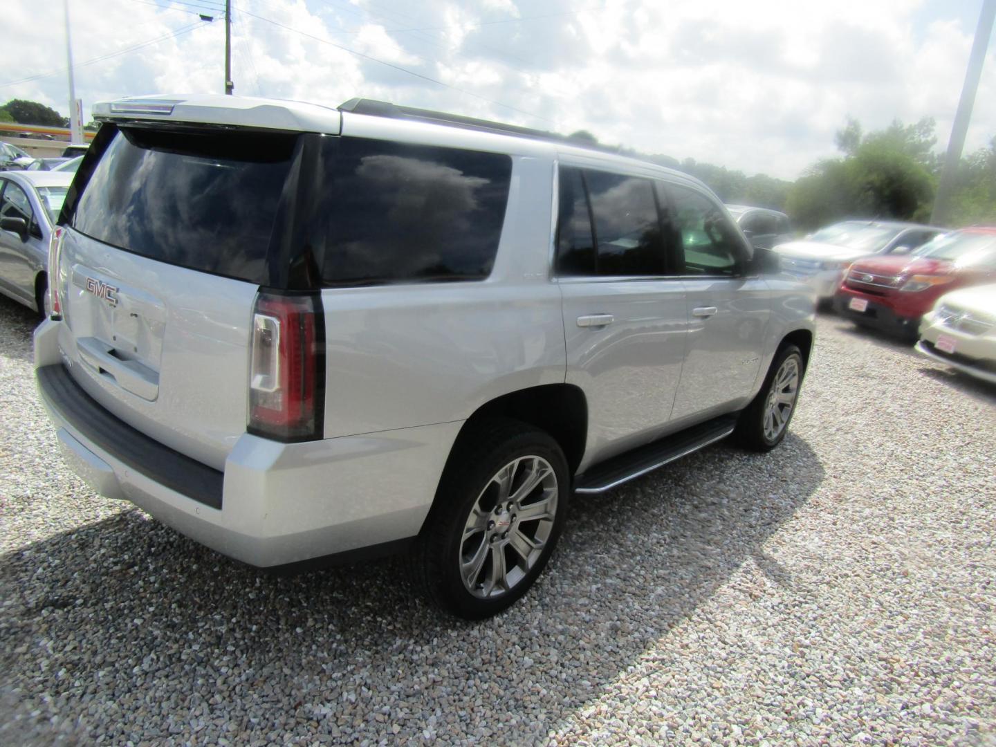 2018 Silver GMC Yukon SLE 2WD (1GKS1AKCXJR) with an 5.3L V8 OHV 16V engine, Automatic transmission, located at 15016 S Hwy 231, Midland City, AL, 36350, (334) 983-3001, 31.306210, -85.495277 - Photo#7