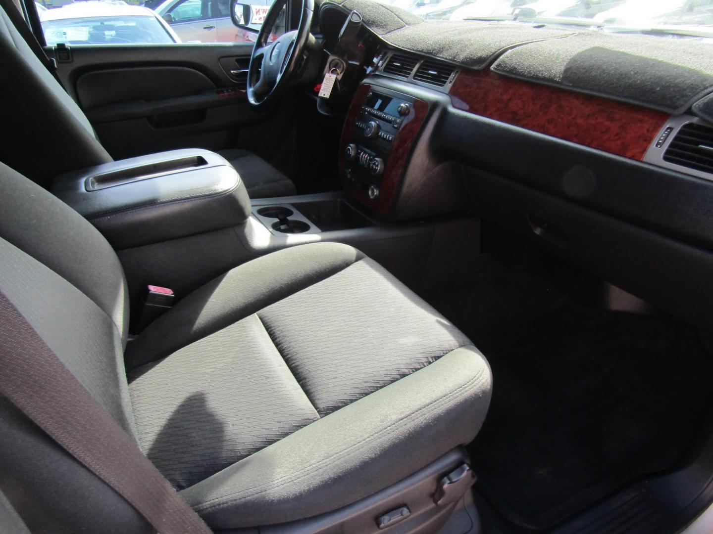 2012 Gold Chevrolet Tahoe LS 2WD (1GNSCAE08CR) with an 5.3L V8 OHV 16V FFV engine, Automatic transmission, located at 15016 S Hwy 231, Midland City, AL, 36350, (334) 983-3001, 31.306210, -85.495277 - Photo#9