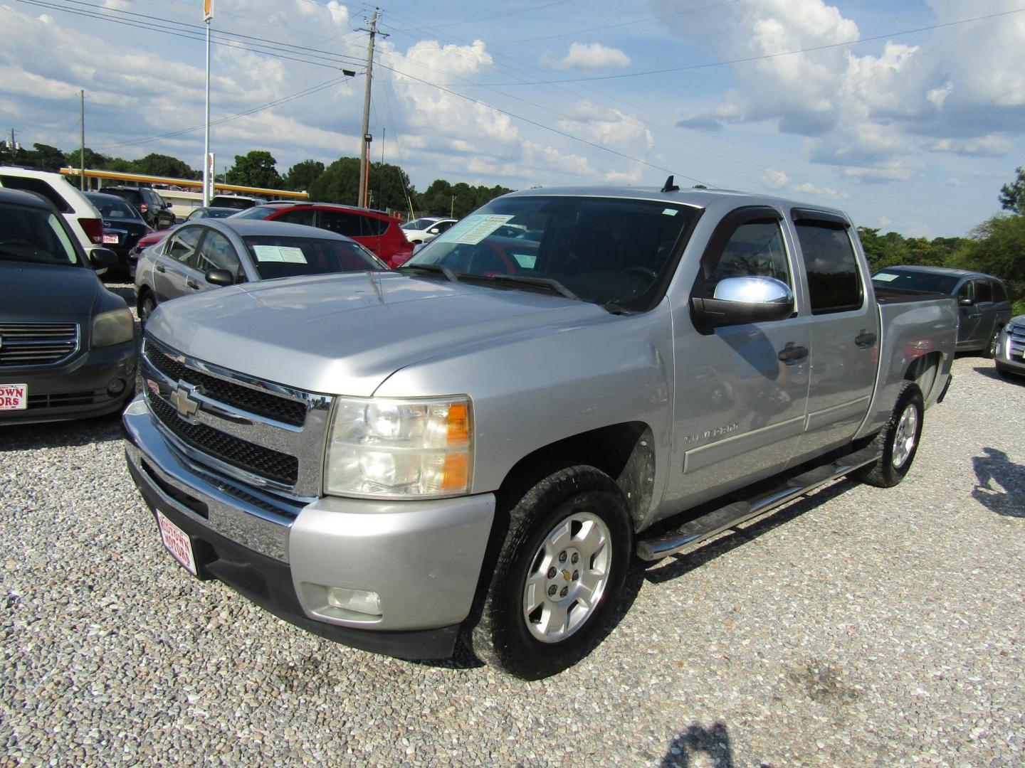2011 Silver Chevrolet Silverado 1500 LT Crew Cab 2WD (3GCPCSE08BG) with an 5.3L V8 OHV 16V FFV engine, Automatic transmission, located at 15016 S Hwy 231, Midland City, AL, 36350, (334) 983-3001, 31.306210, -85.495277 - Photo#2