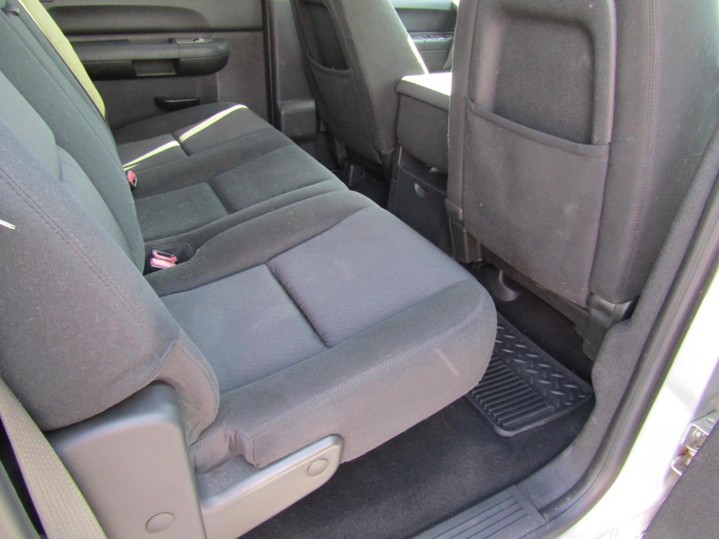 2011 Silver Chevrolet Silverado 1500 LT Crew Cab 2WD (3GCPCSE08BG) with an 5.3L V8 OHV 16V FFV engine, Automatic transmission, located at 15016 S Hwy 231, Midland City, AL, 36350, (334) 983-3001, 31.306210, -85.495277 - Photo#8