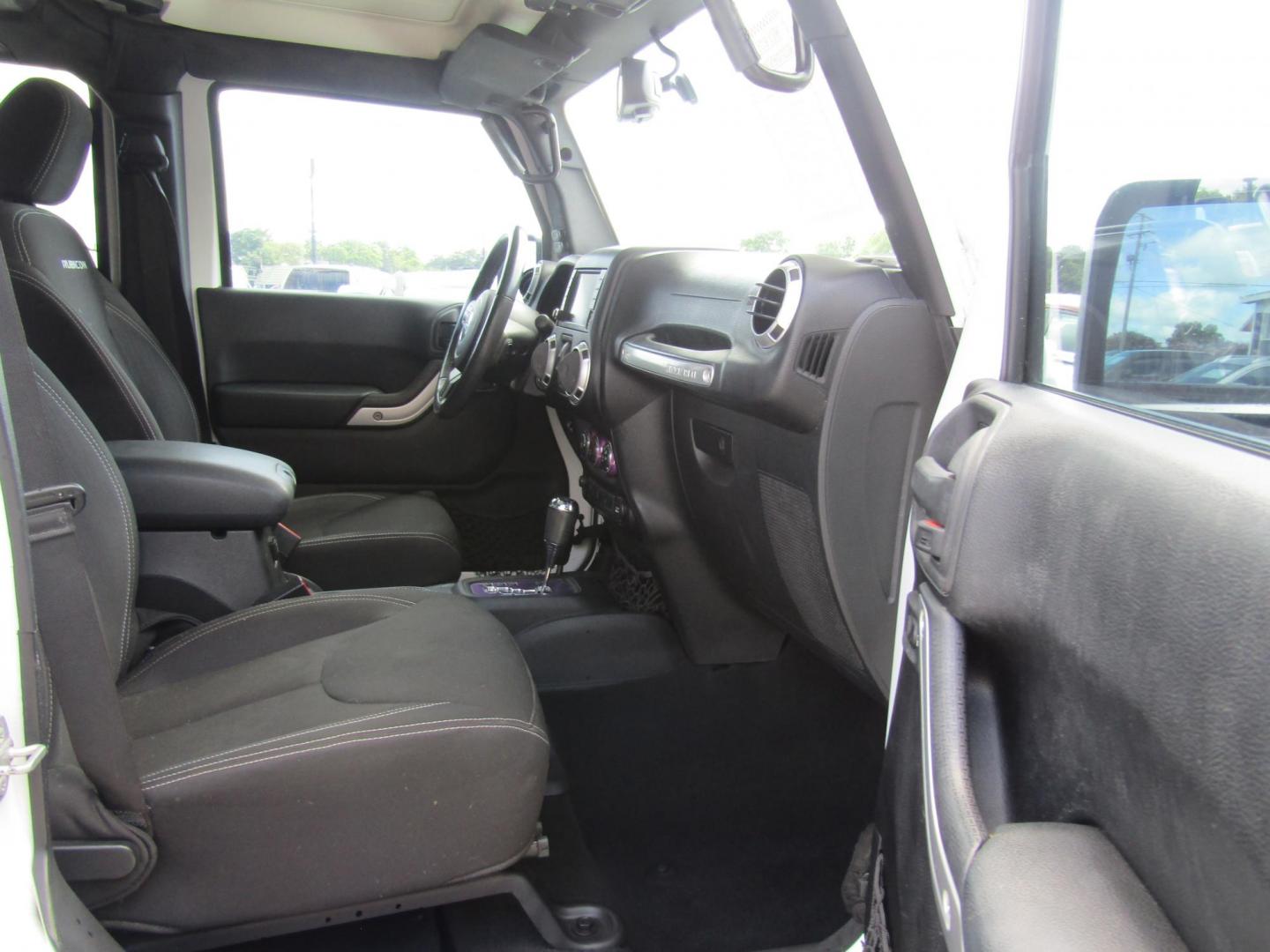 2015 WHITE Jeep Wrangler Unlimited Rubicon 4WD (1C4BJWFG6FL) with an 3.6L V6 DOHC 24V FFV engine, Automatic transmission, located at 15016 S Hwy 231, Midland City, AL, 36350, (334) 983-3001, 31.306210, -85.495277 - Photo#3